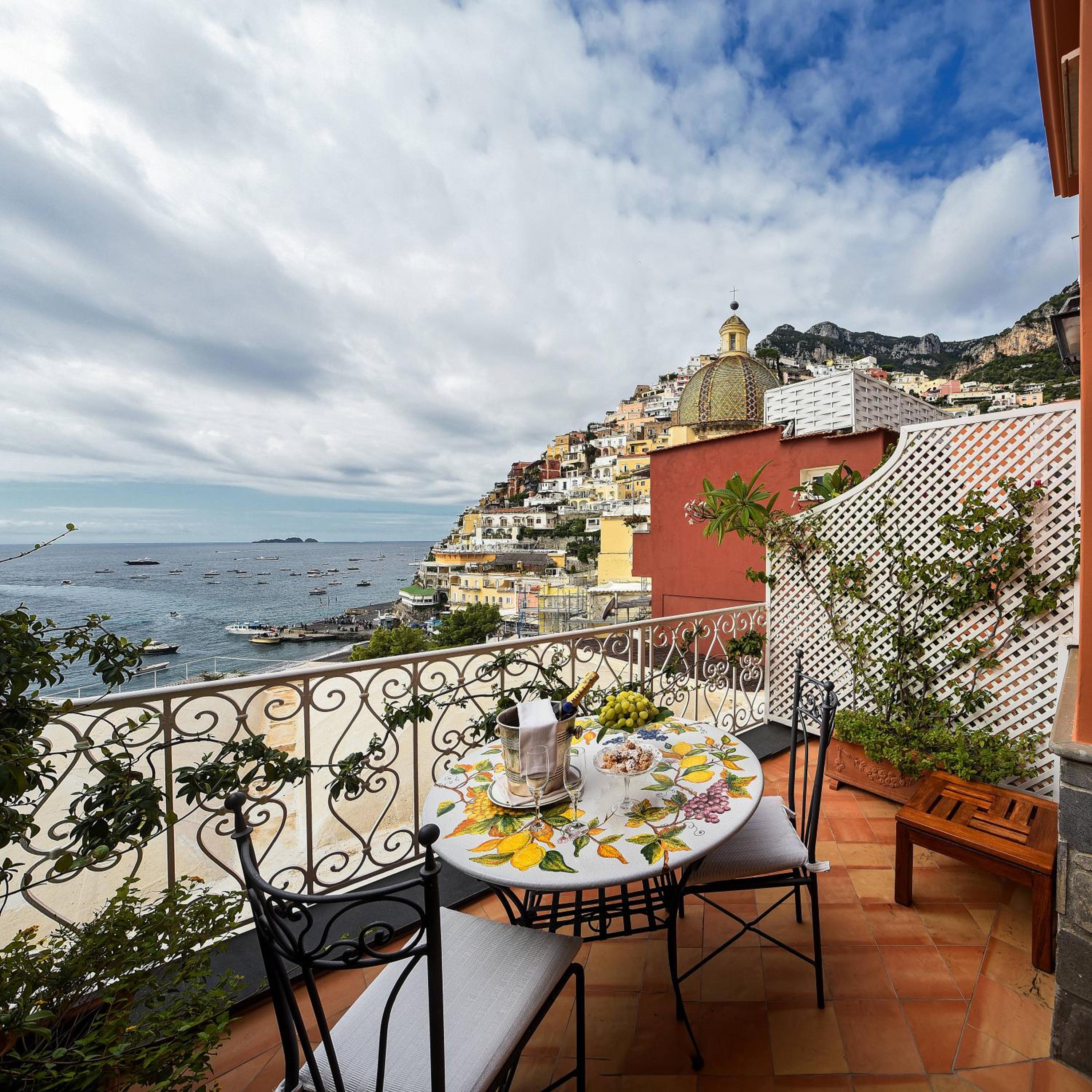 Double Room with Balcony and Sea View - Photo 3