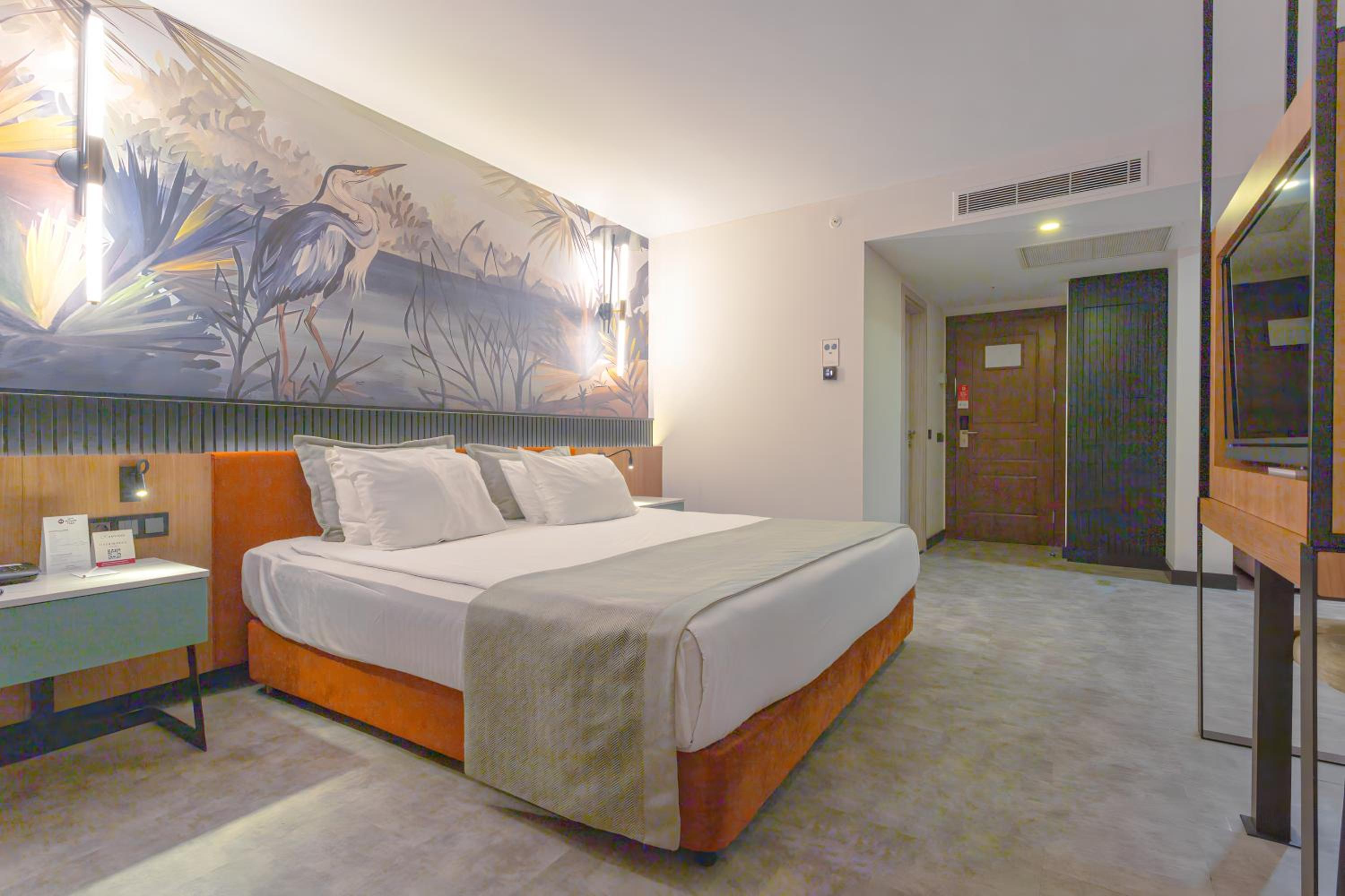 Deluxe King Suite with Sofa Bed - Non-Smoking - Photo 10