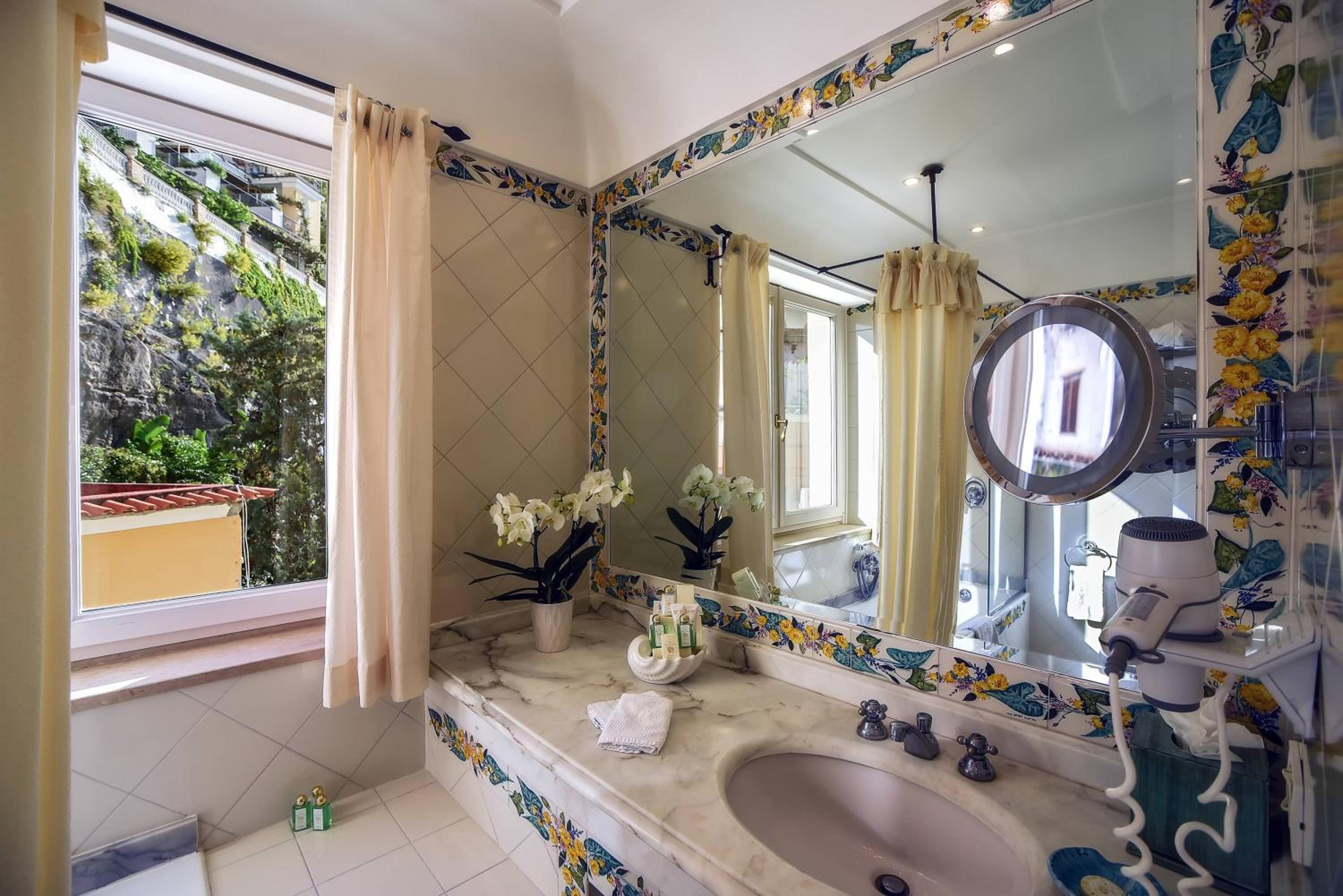 Junior Suite with Sea View - Photo 2