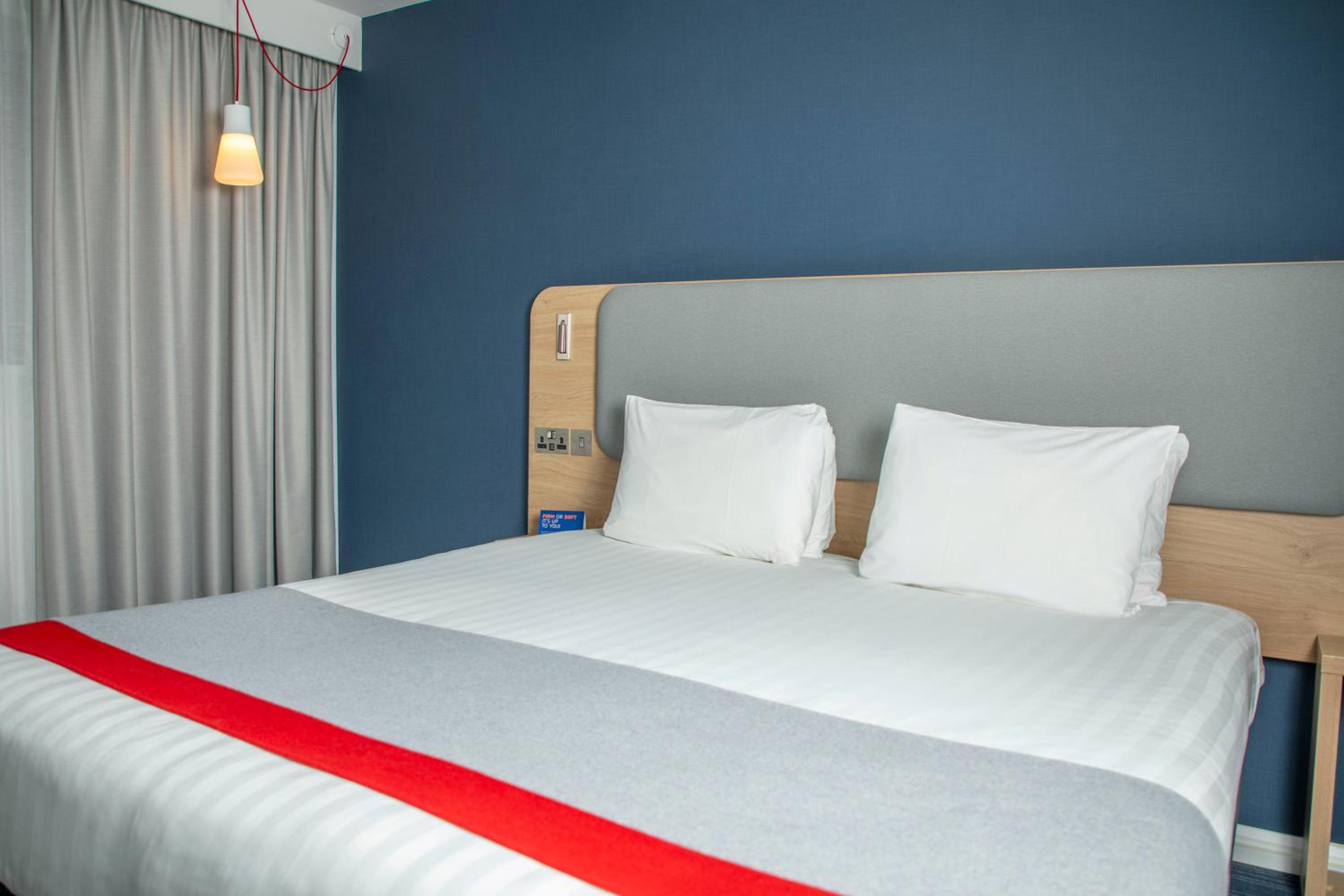 Double Room with Free Hot Breakfast - Accessible photo 1