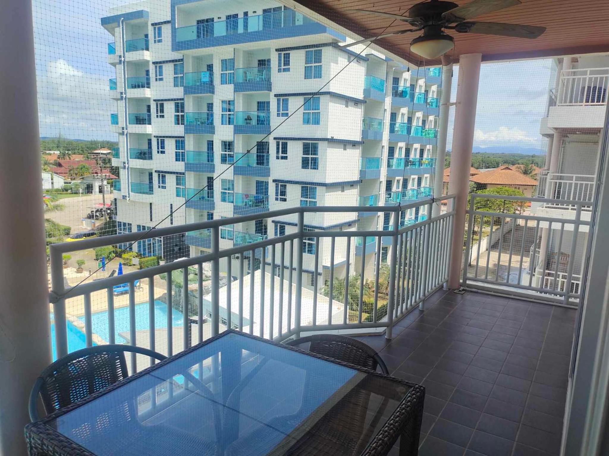 Family Suite with Balcony - Photo 26