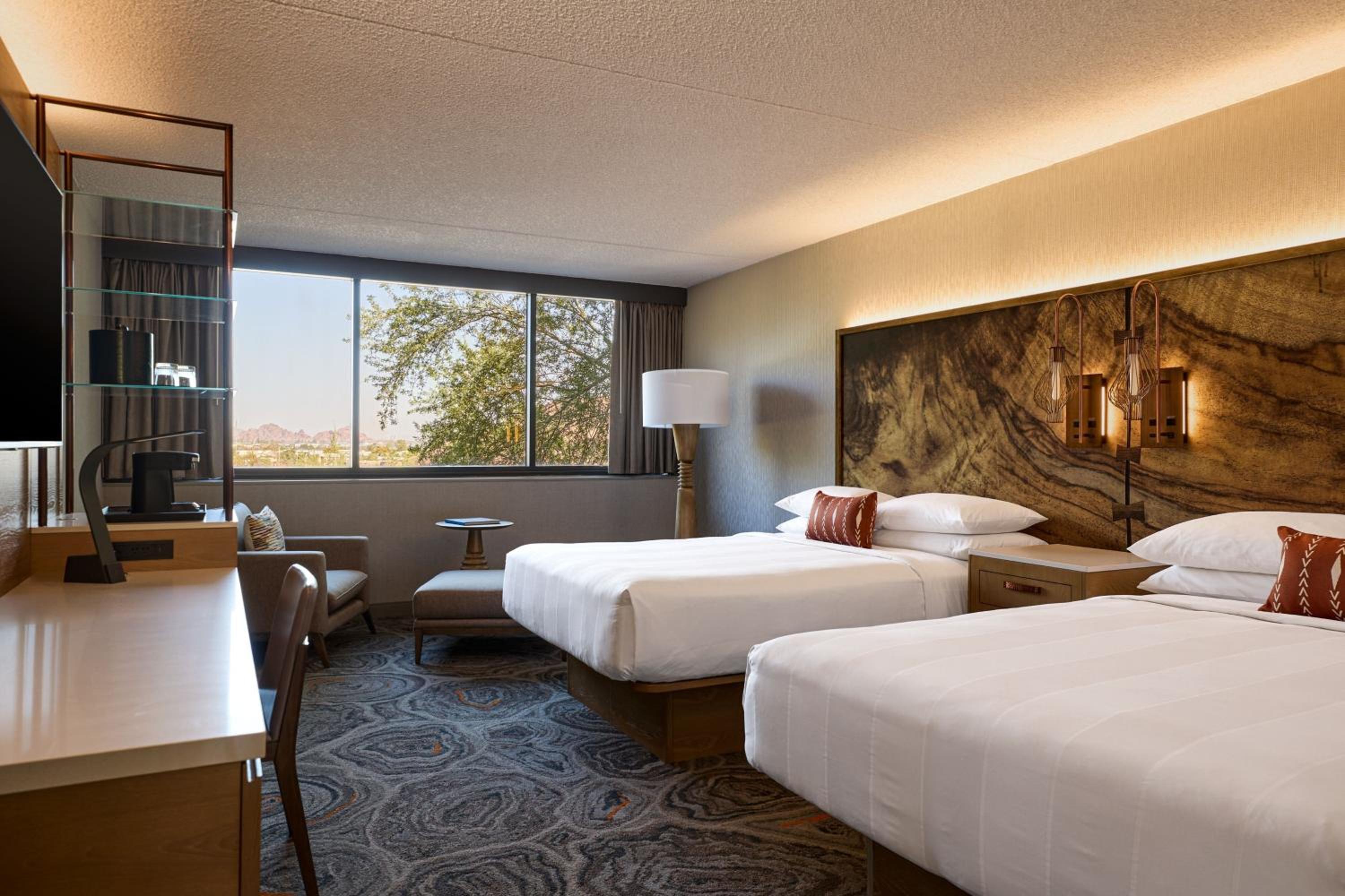 Guest Room with Two Double Beds - Photo 11