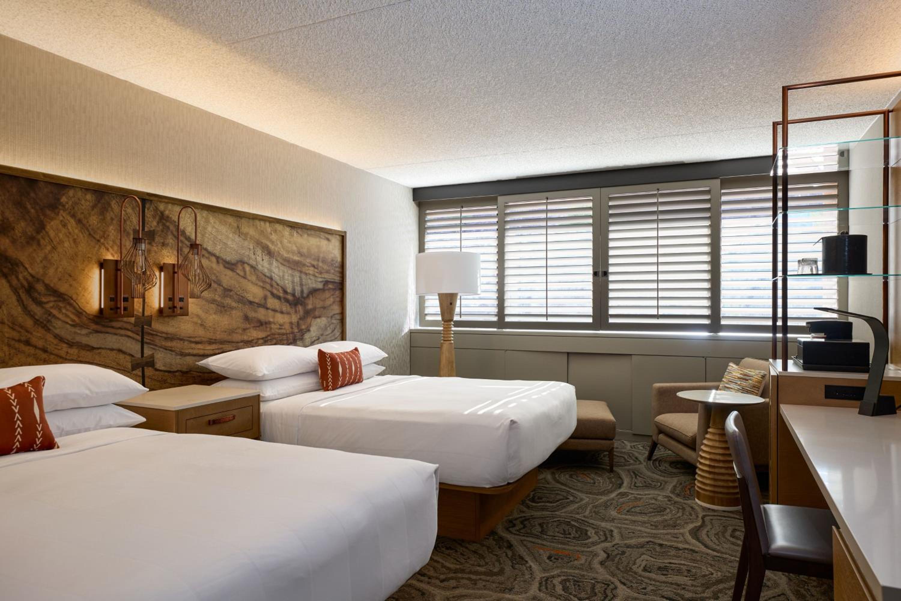 Guest Room with Two Double Beds - Photo 10