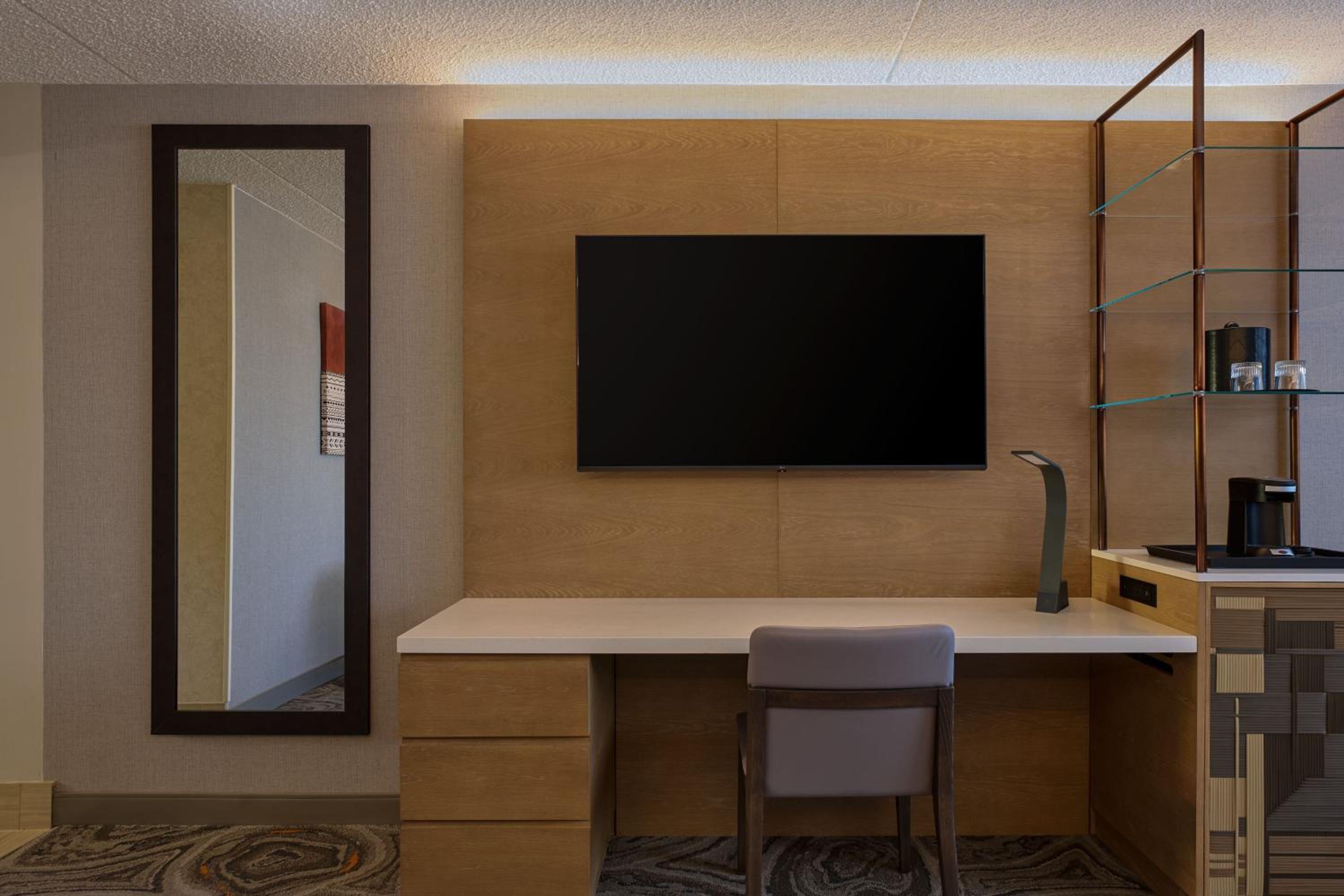 Guest Room with Two Double Beds - Photo 6