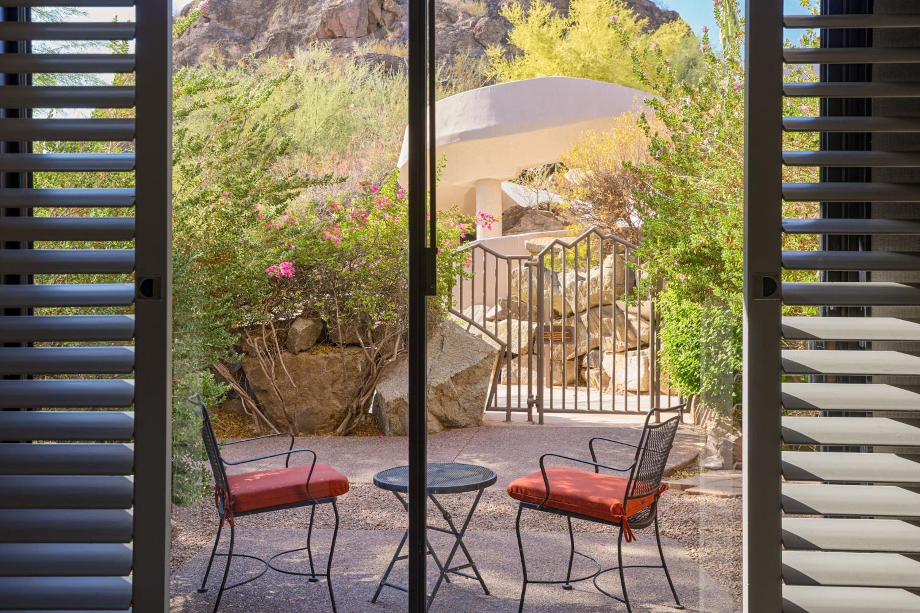 Deluxe King Room with Patio - Photo 3