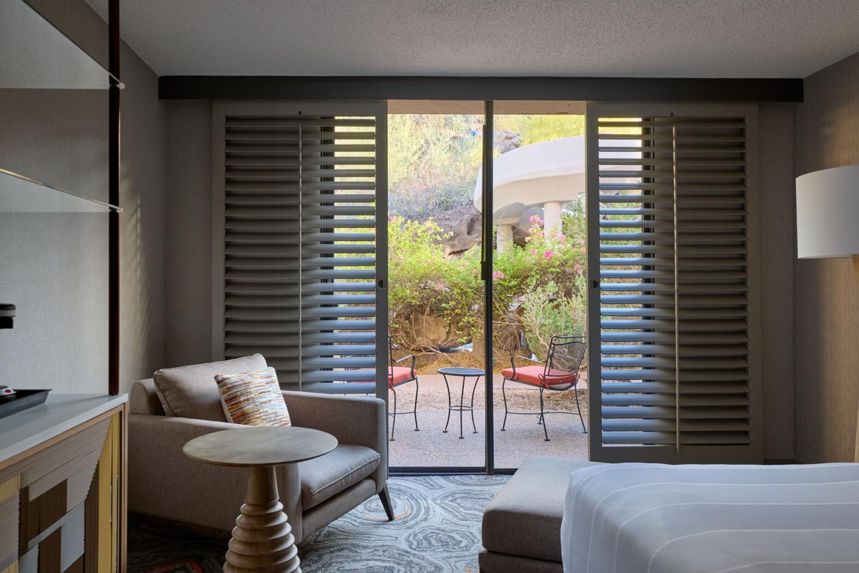 Double Room with Two Double Beds with Resort View - Photo 2