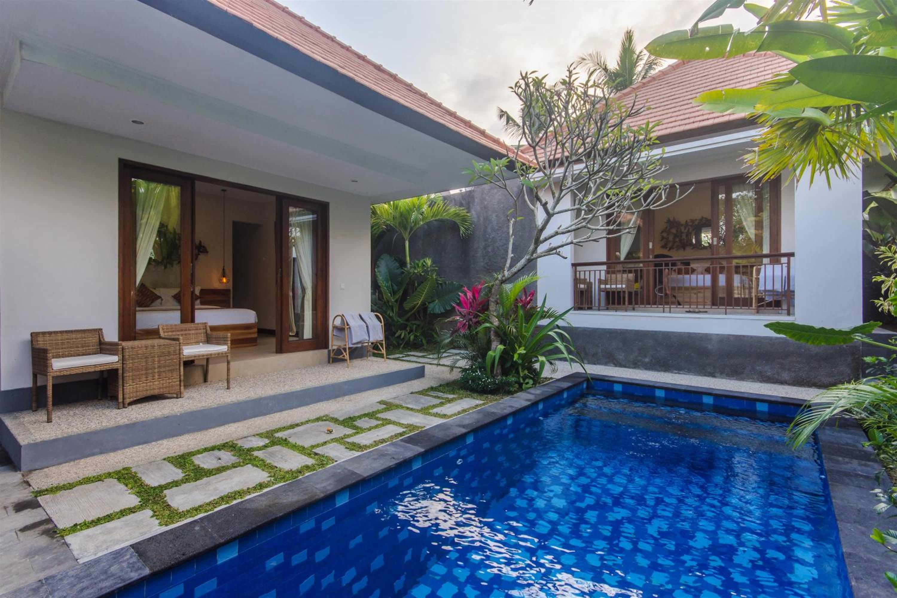 Queen Room with Pool View - Photo 8