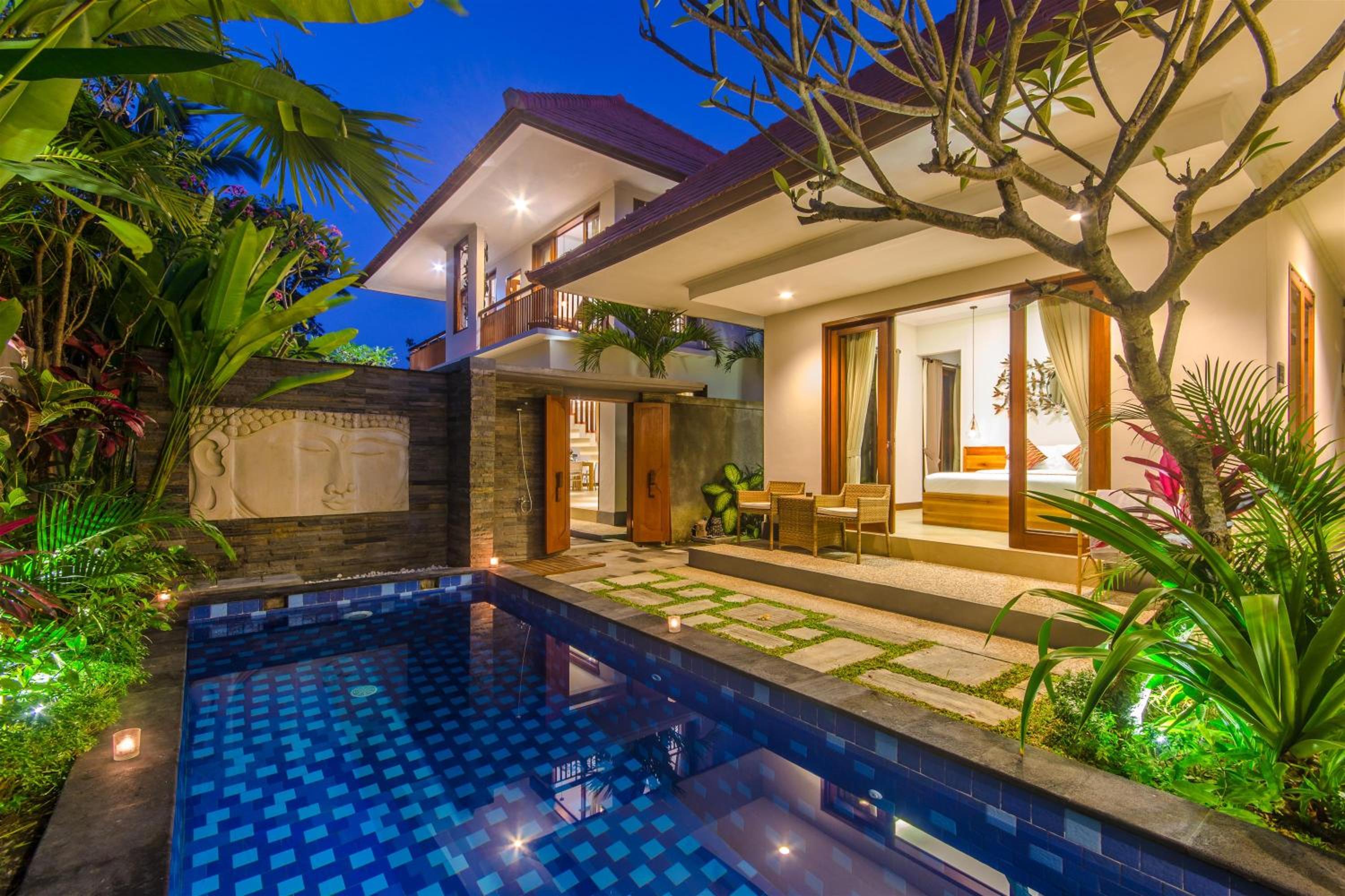 Queen Room with Pool View - Photo 18