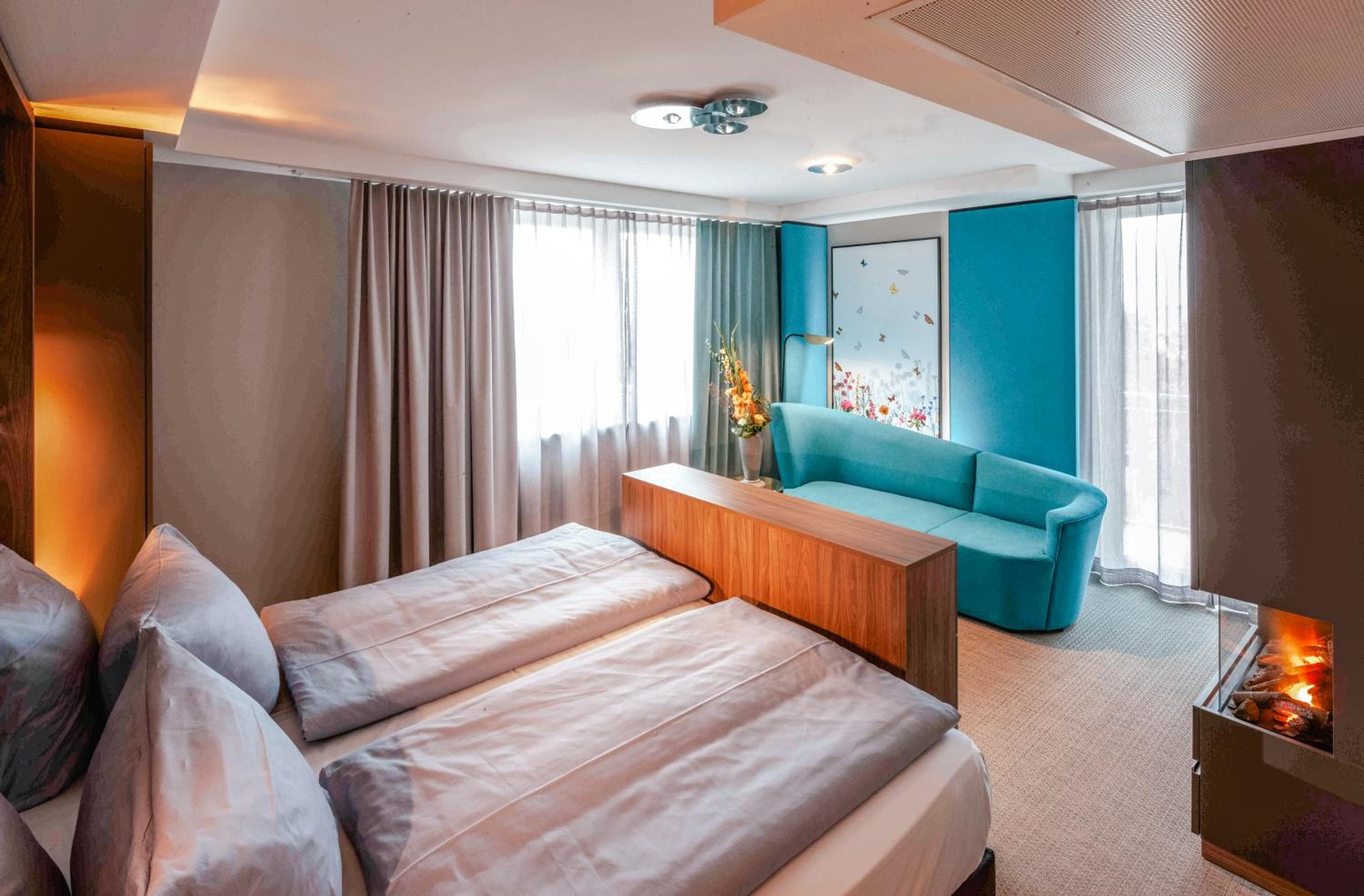 Double Room with Sea View thumbnail 6