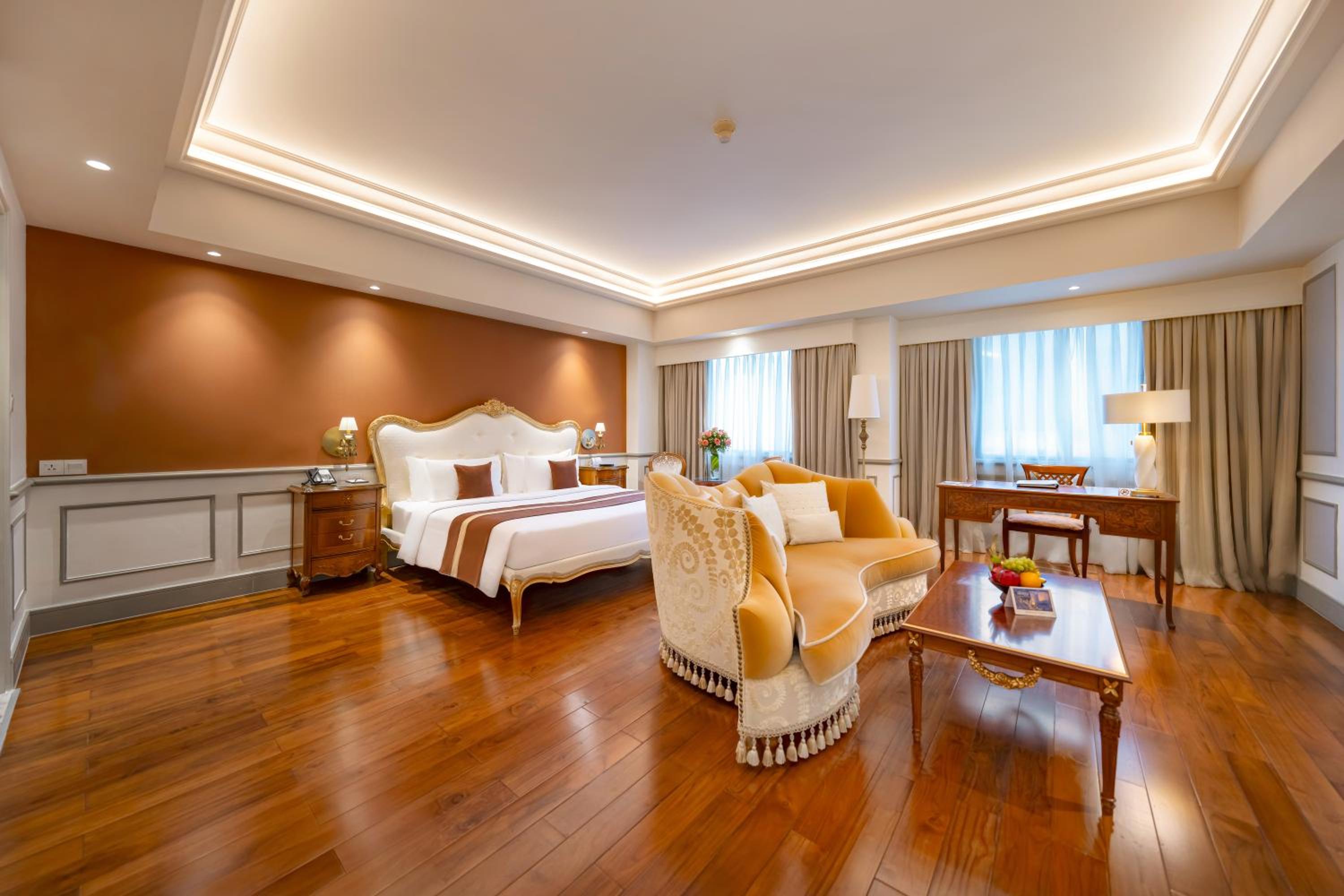 Club Grand Suite with Club Access with Afternoon Tea and Evening Cocktail