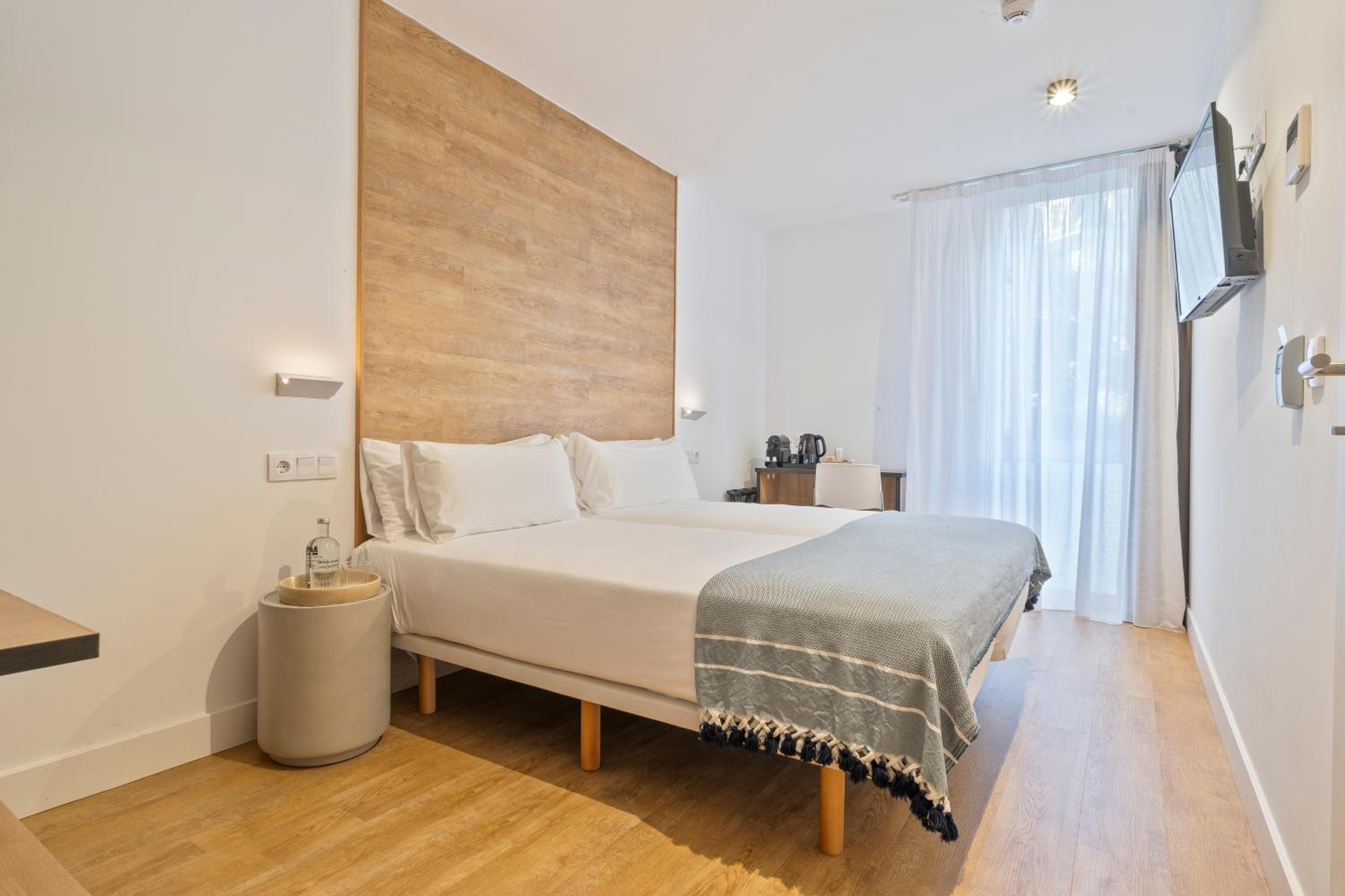 Double Room - Photo 17