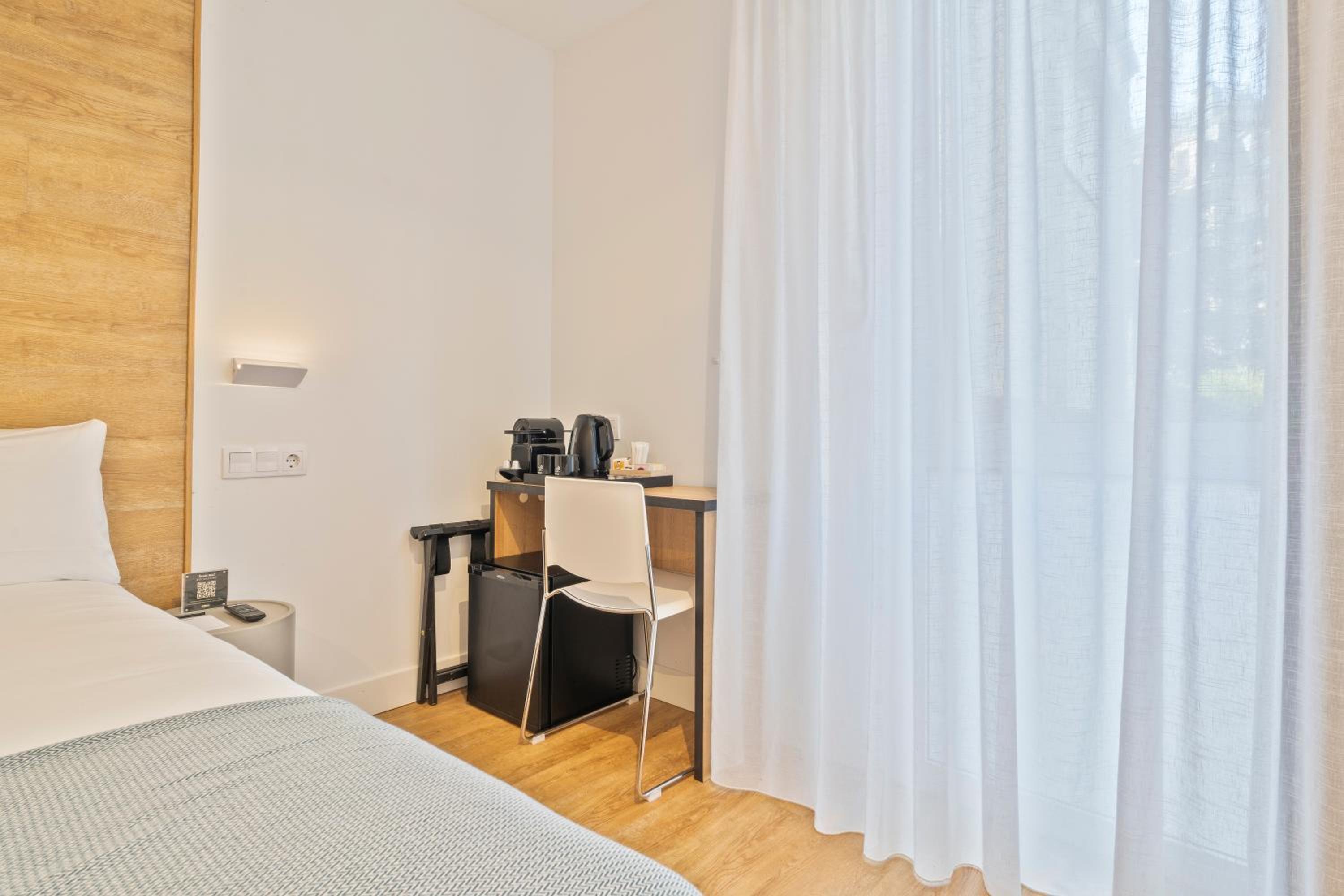 Double Room - Photo 12