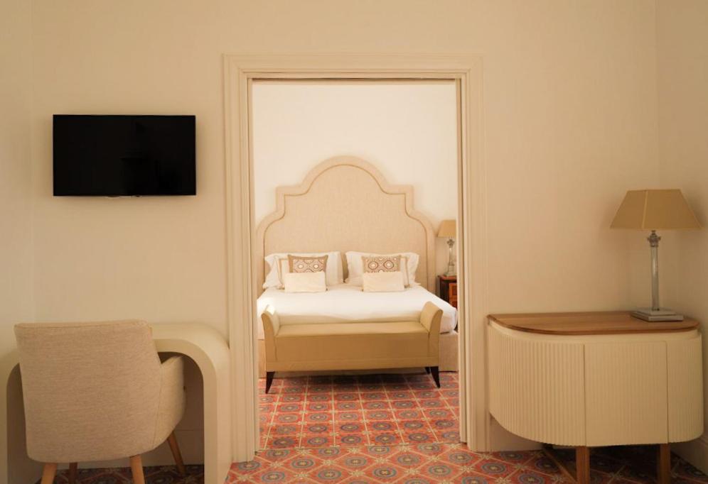 Suite - Photo 2