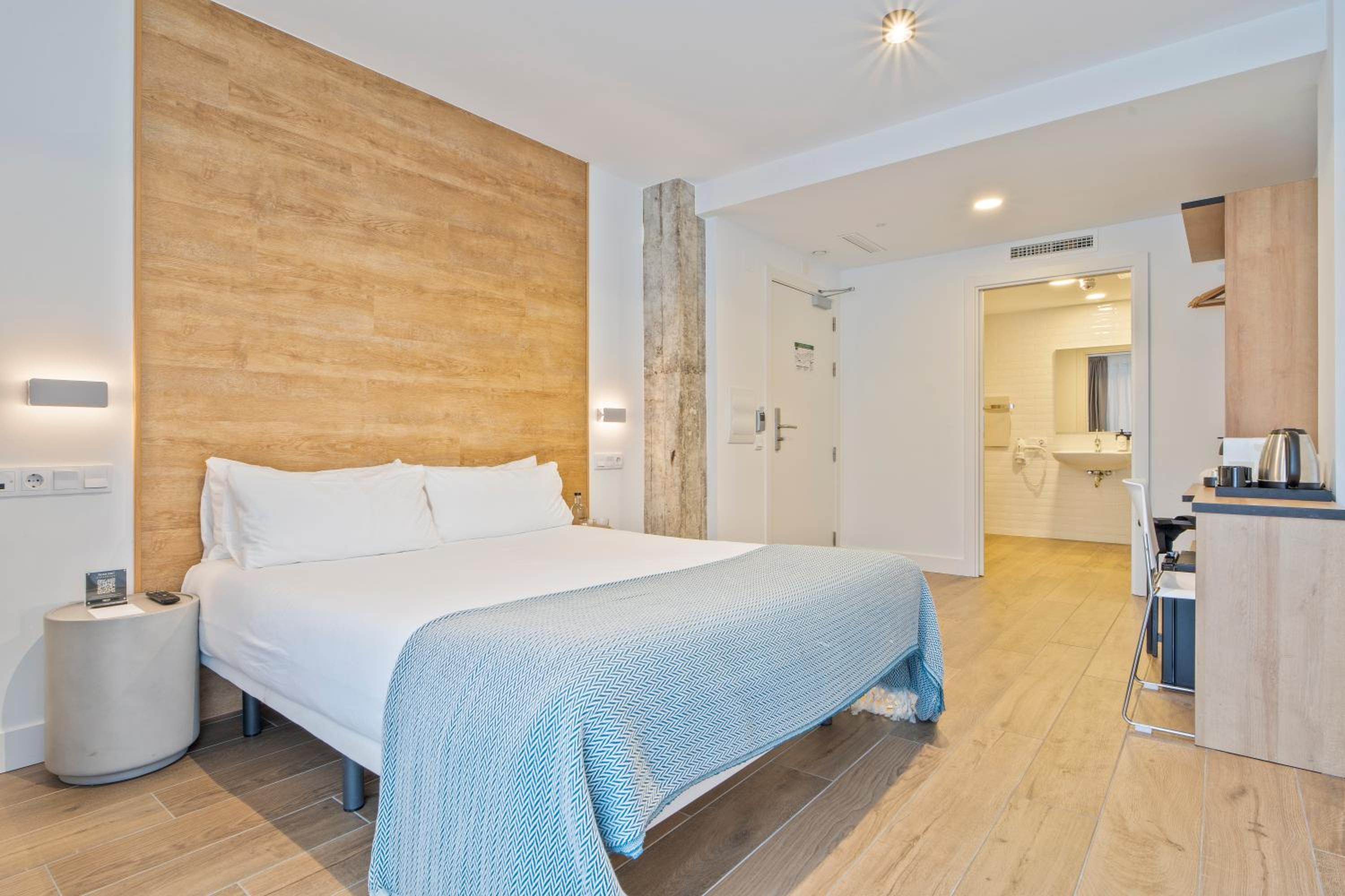 Double Room - Photo 18
