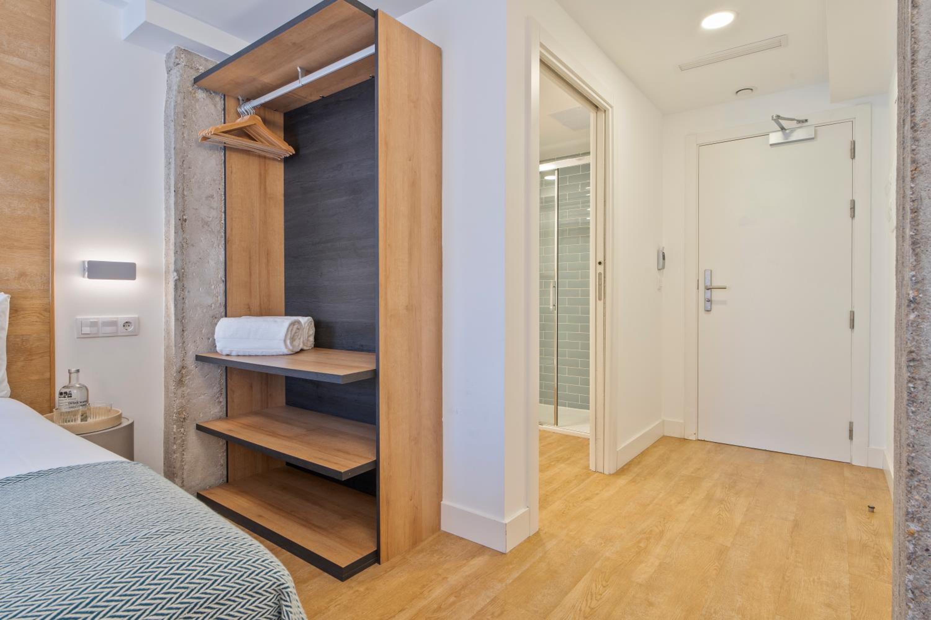 Double Room - Photo 8