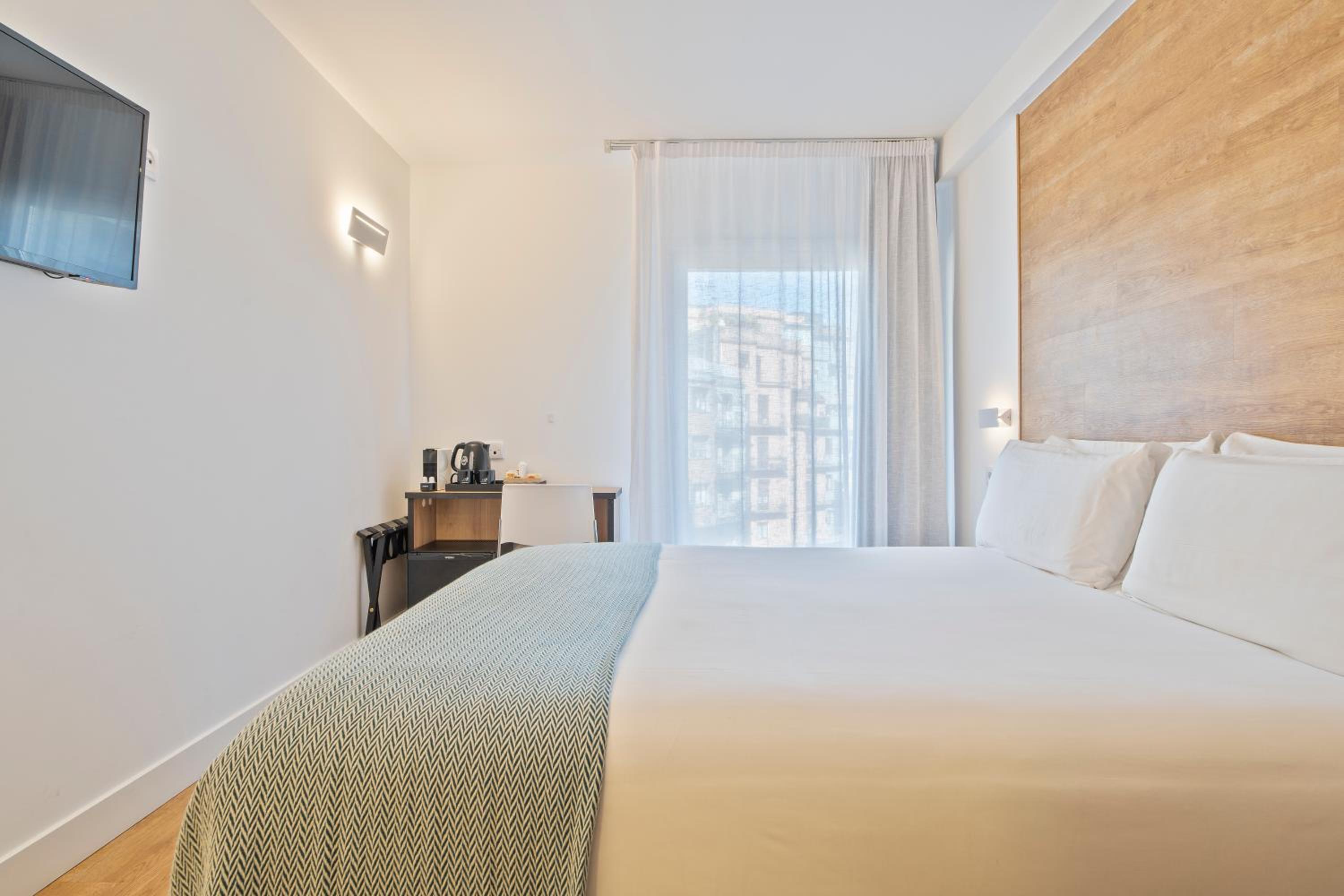 Double Room - Photo 7