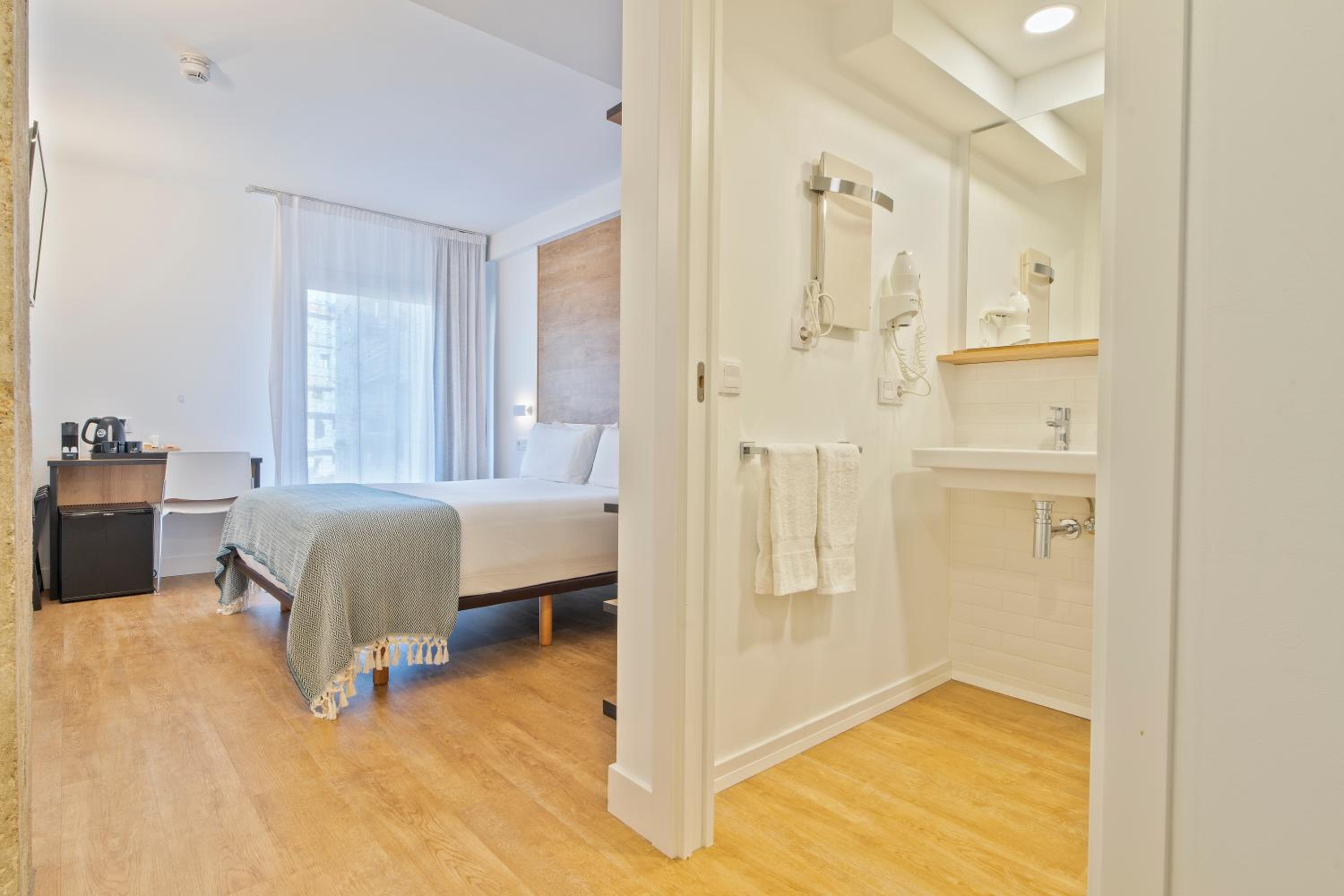 Double Room - Photo 16