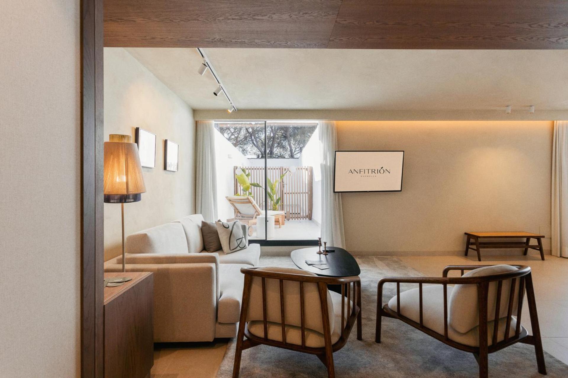 Superior Suite - Photo 9