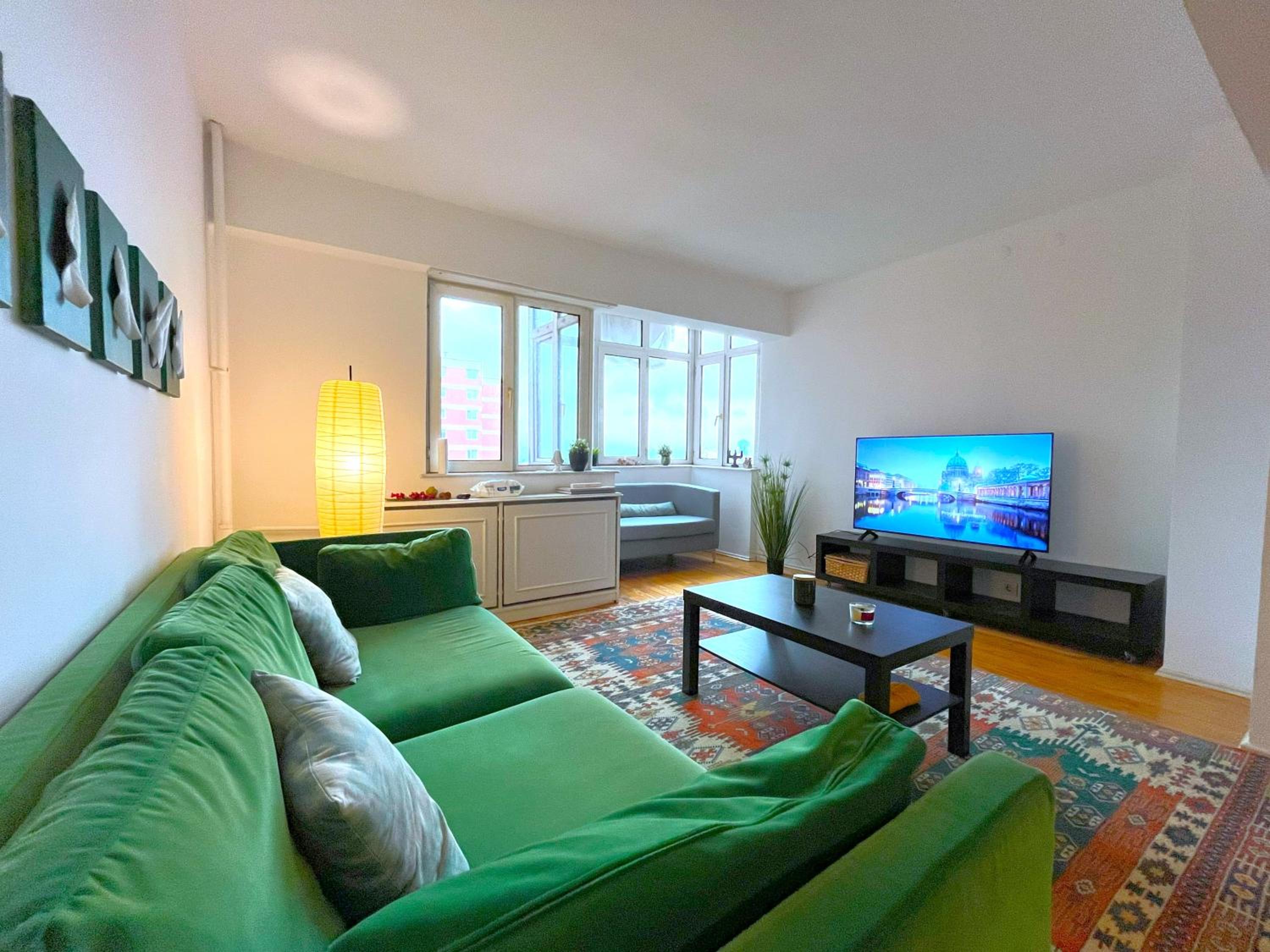 One-Bedroom Apartment photo 1