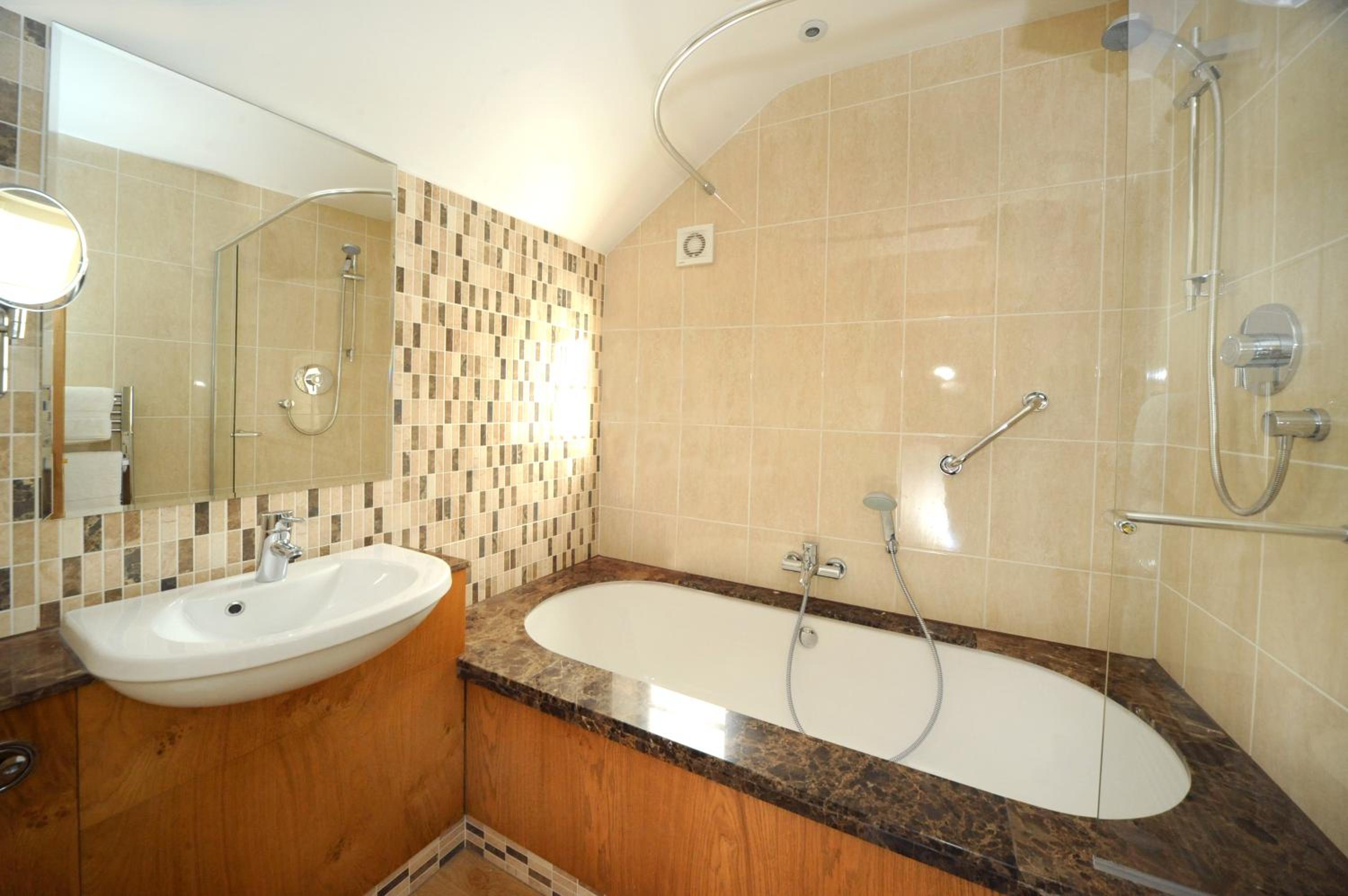 Large Double or Twin Room - Photo 2