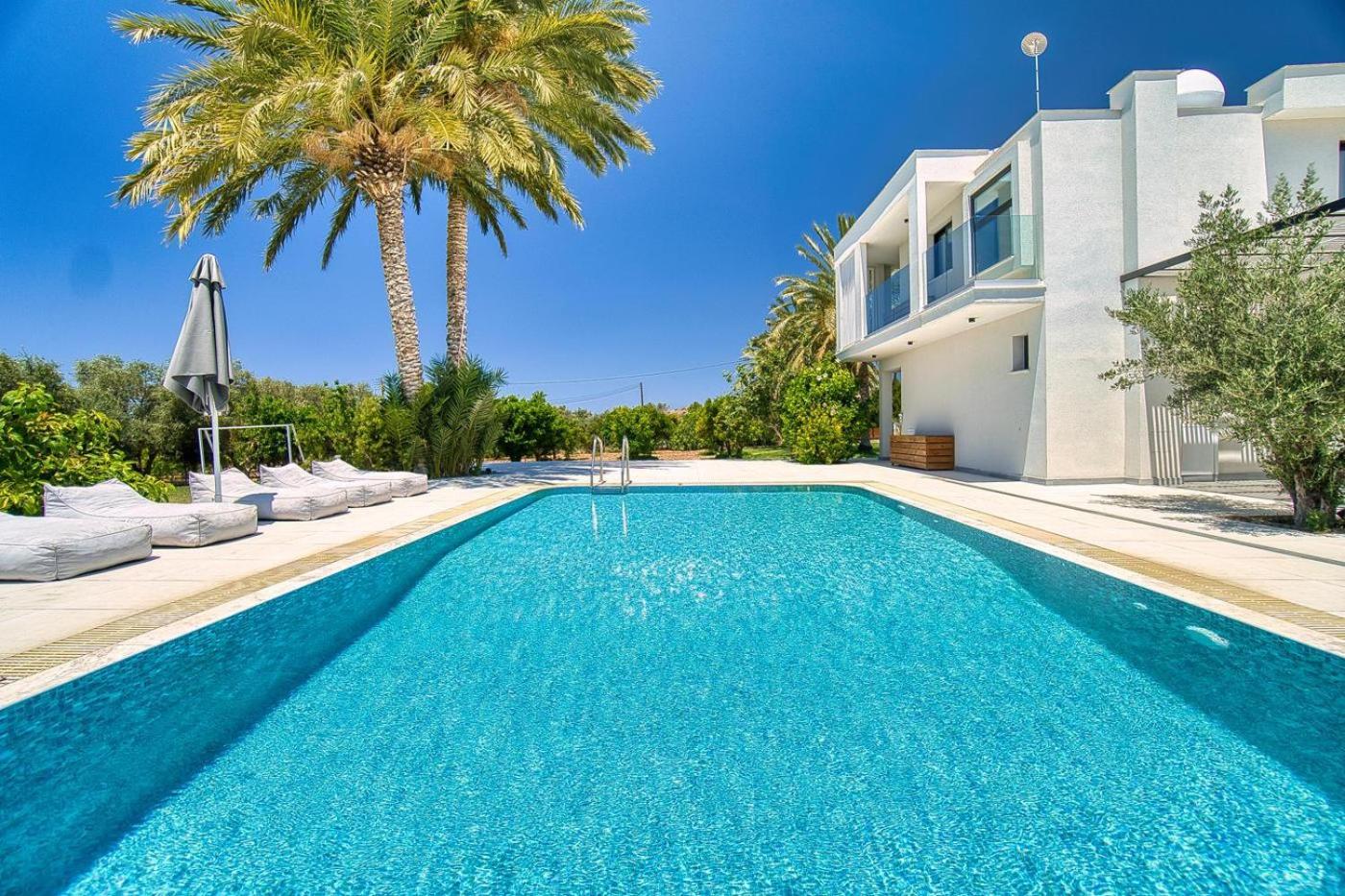 Villa photo 1