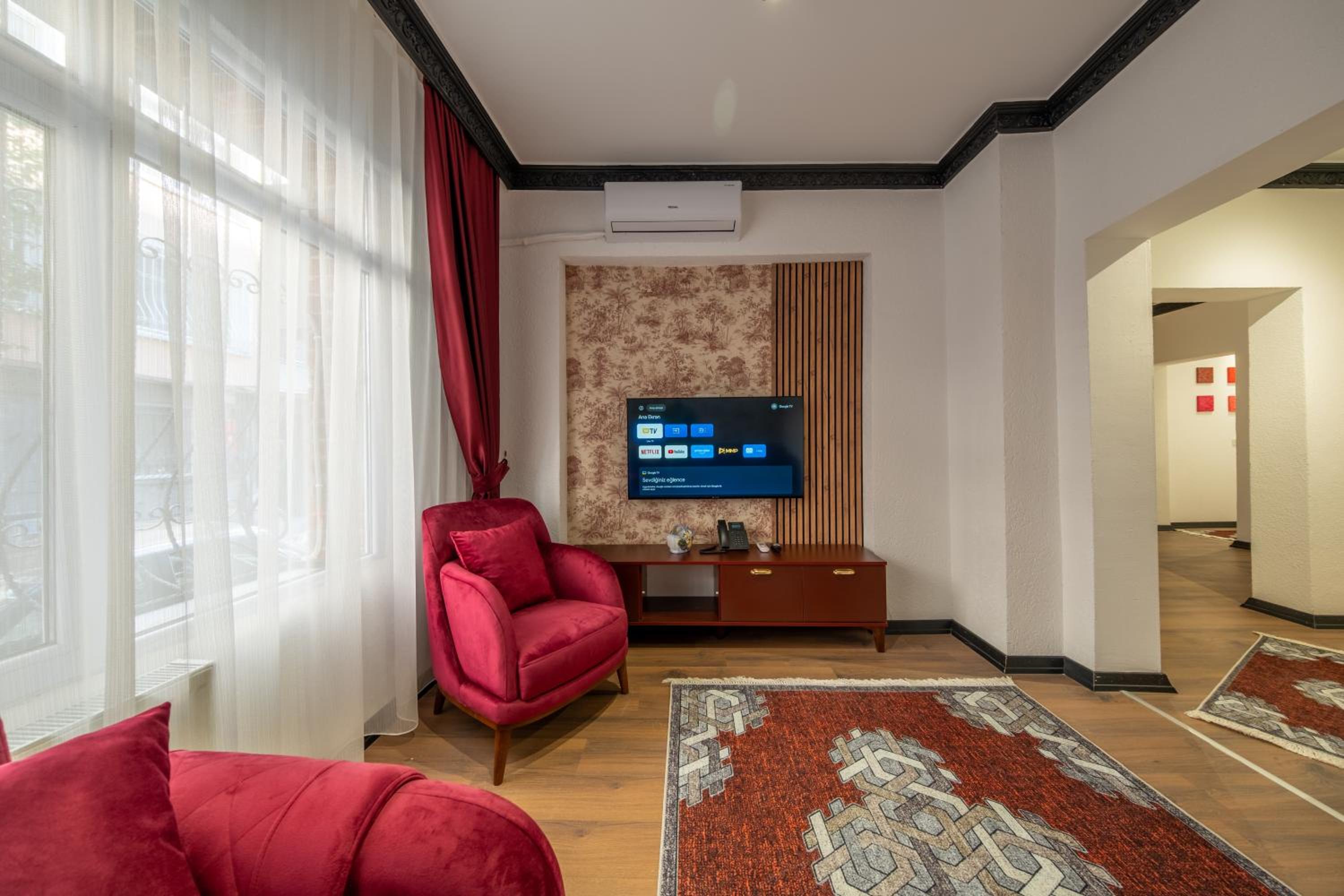 Three-Bedroom Apartment Suite photo 2