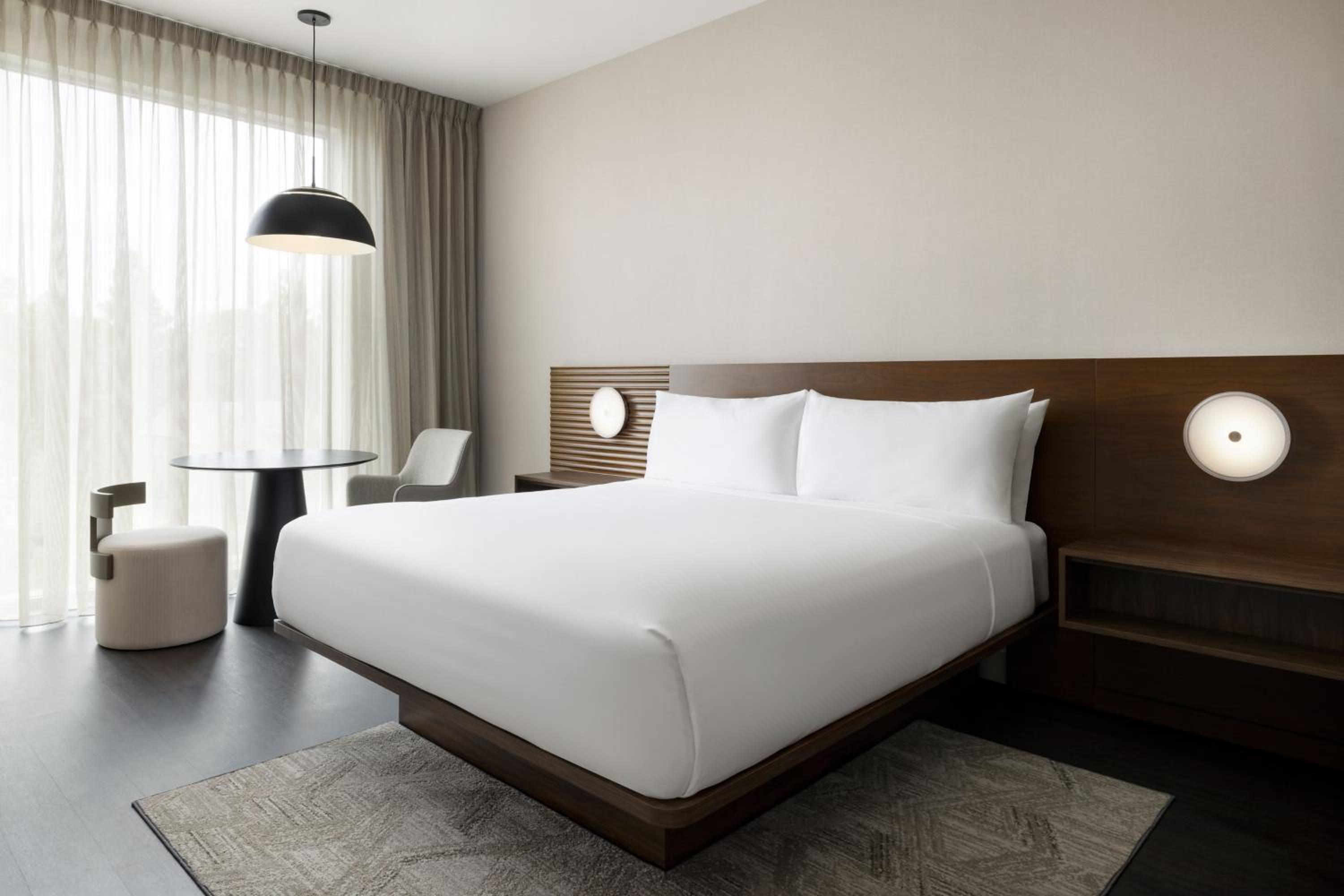 Standard King Room - Photo 6