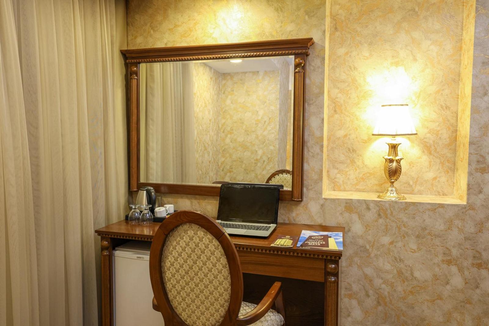 Deluxe Room (2 Adults + 1 Child) - Photo 3
