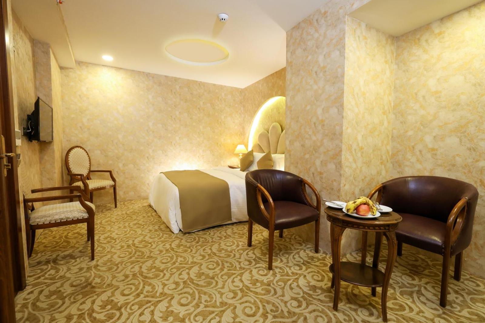 Deluxe Room (2 Adults + 1 Child) - Photo 5