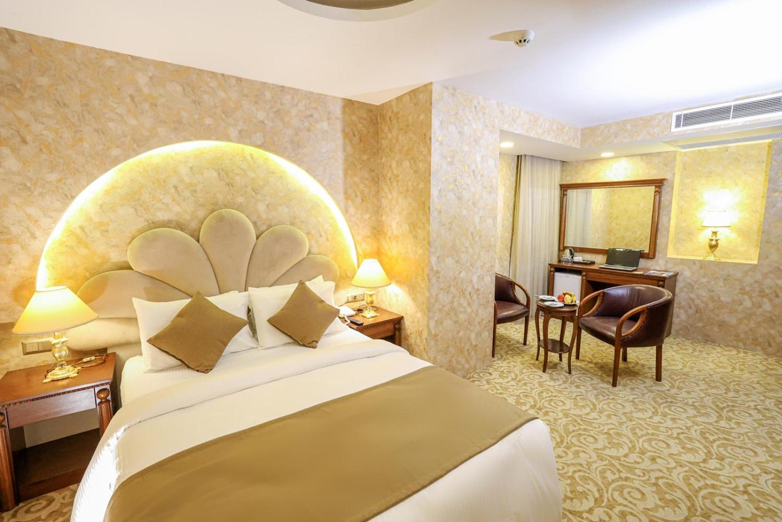 Deluxe Room (2 Adults + 1 Child) - Photo 1
