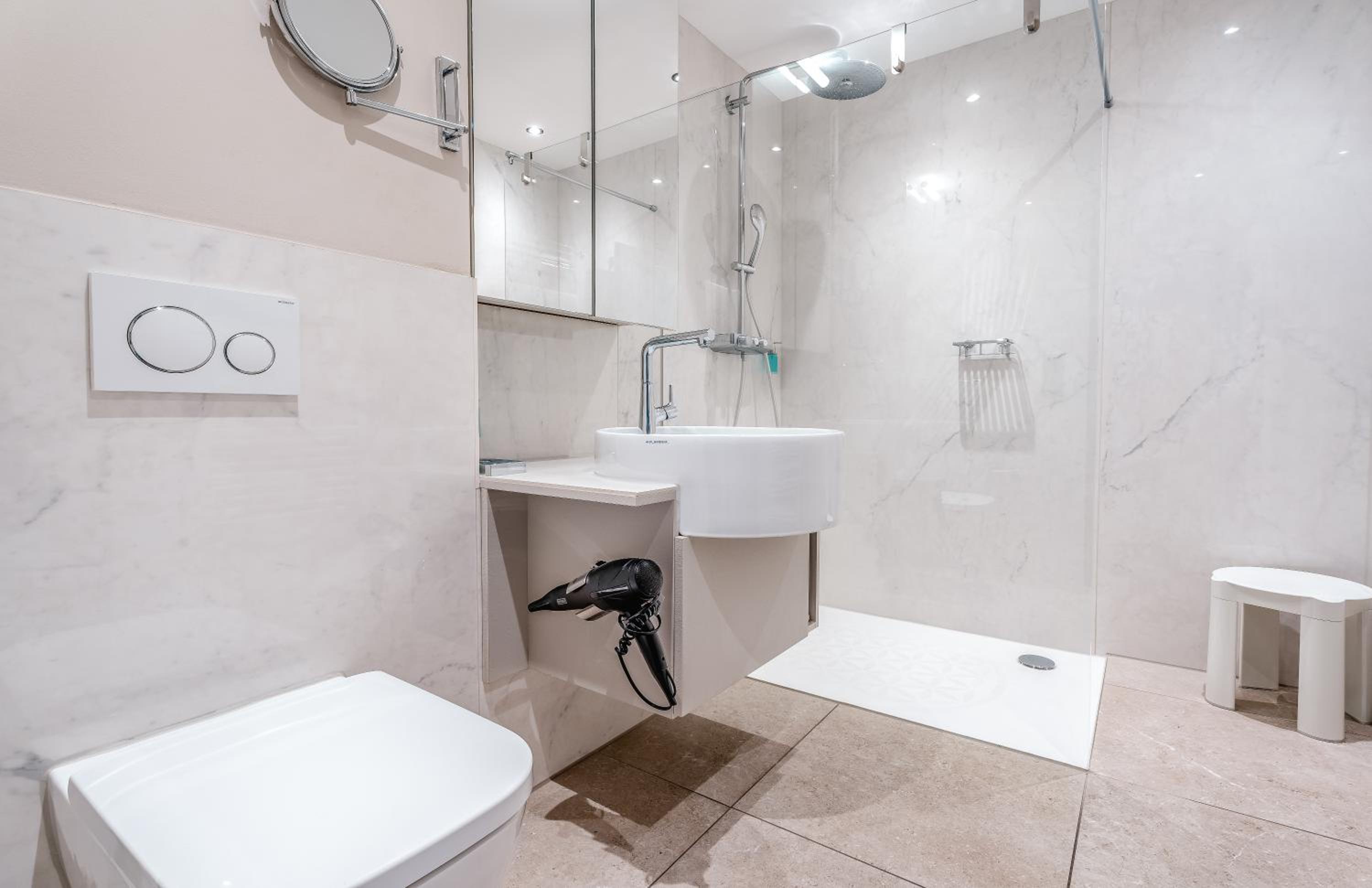 Double Room with Sea View thumbnail 5