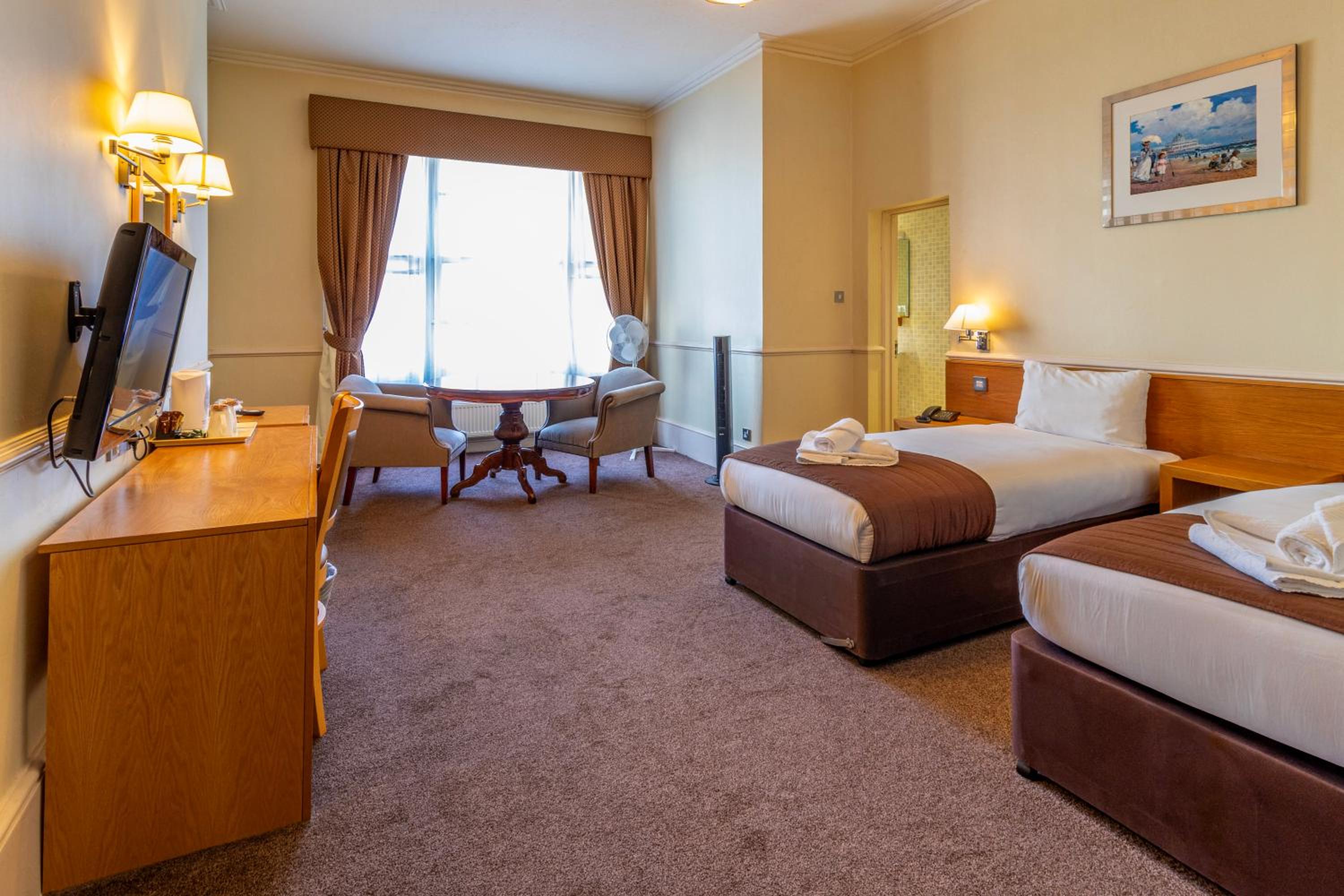 Twin Room - Photo 3