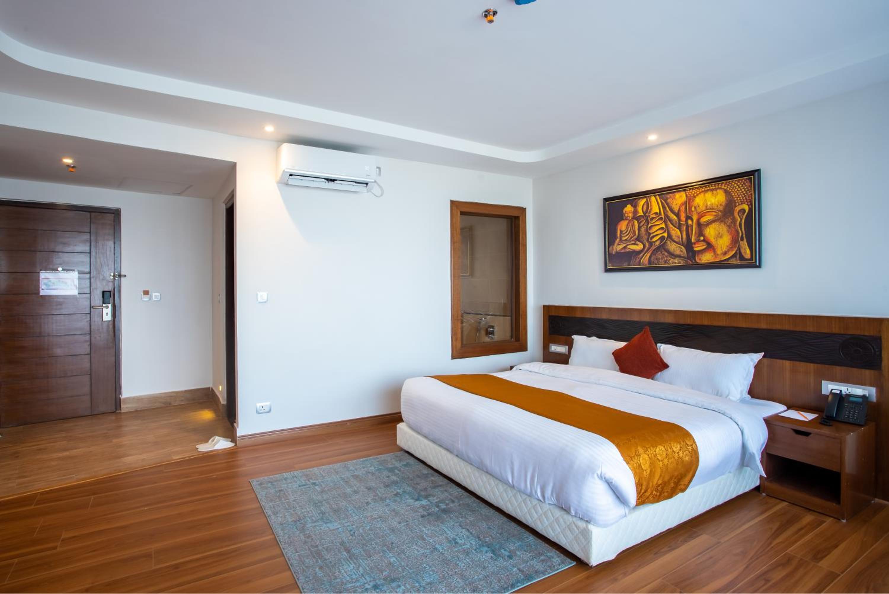 Deluxe Double Room with Balcony photo 3