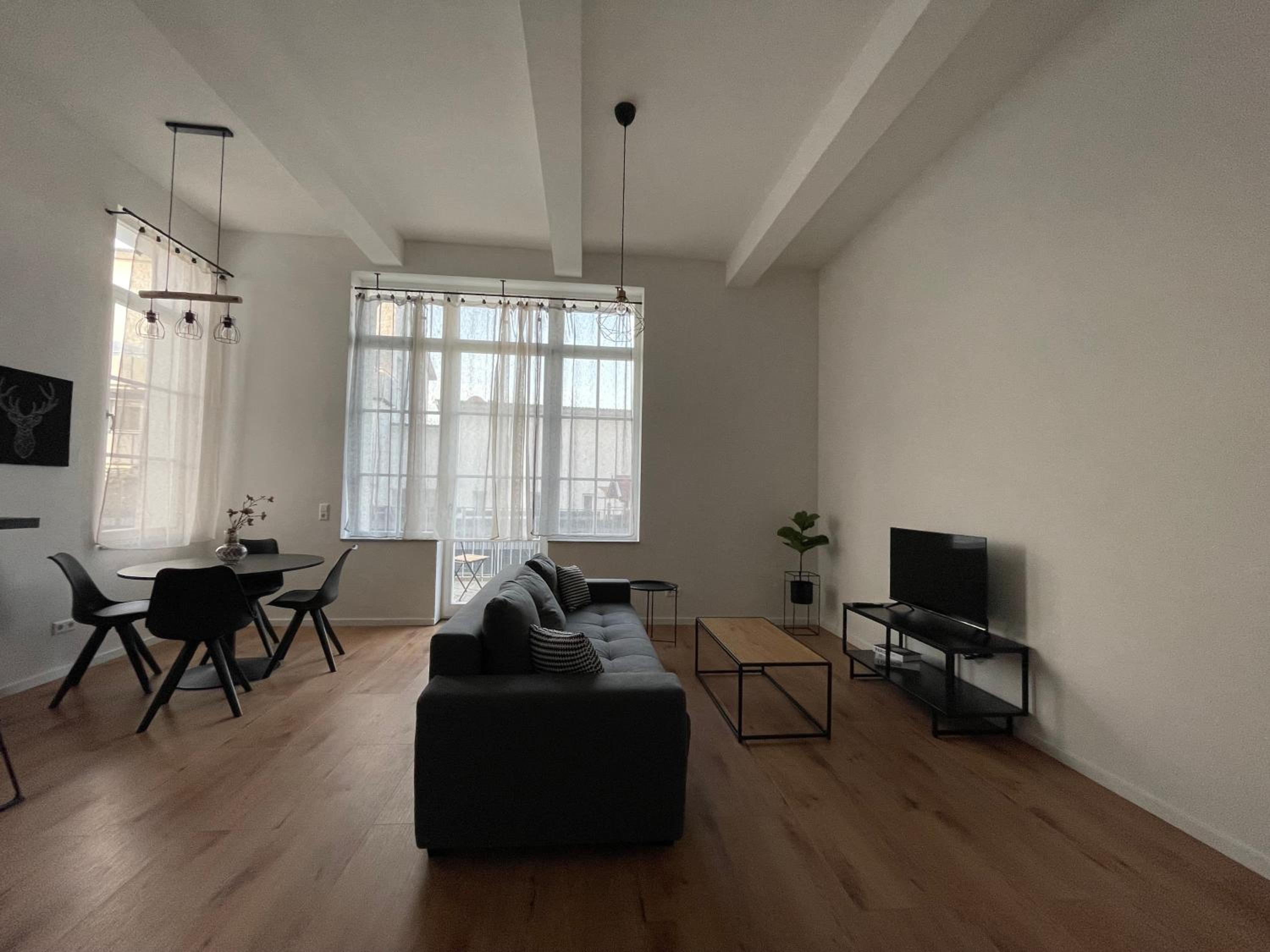 One-Bedroom Apartment photo 1