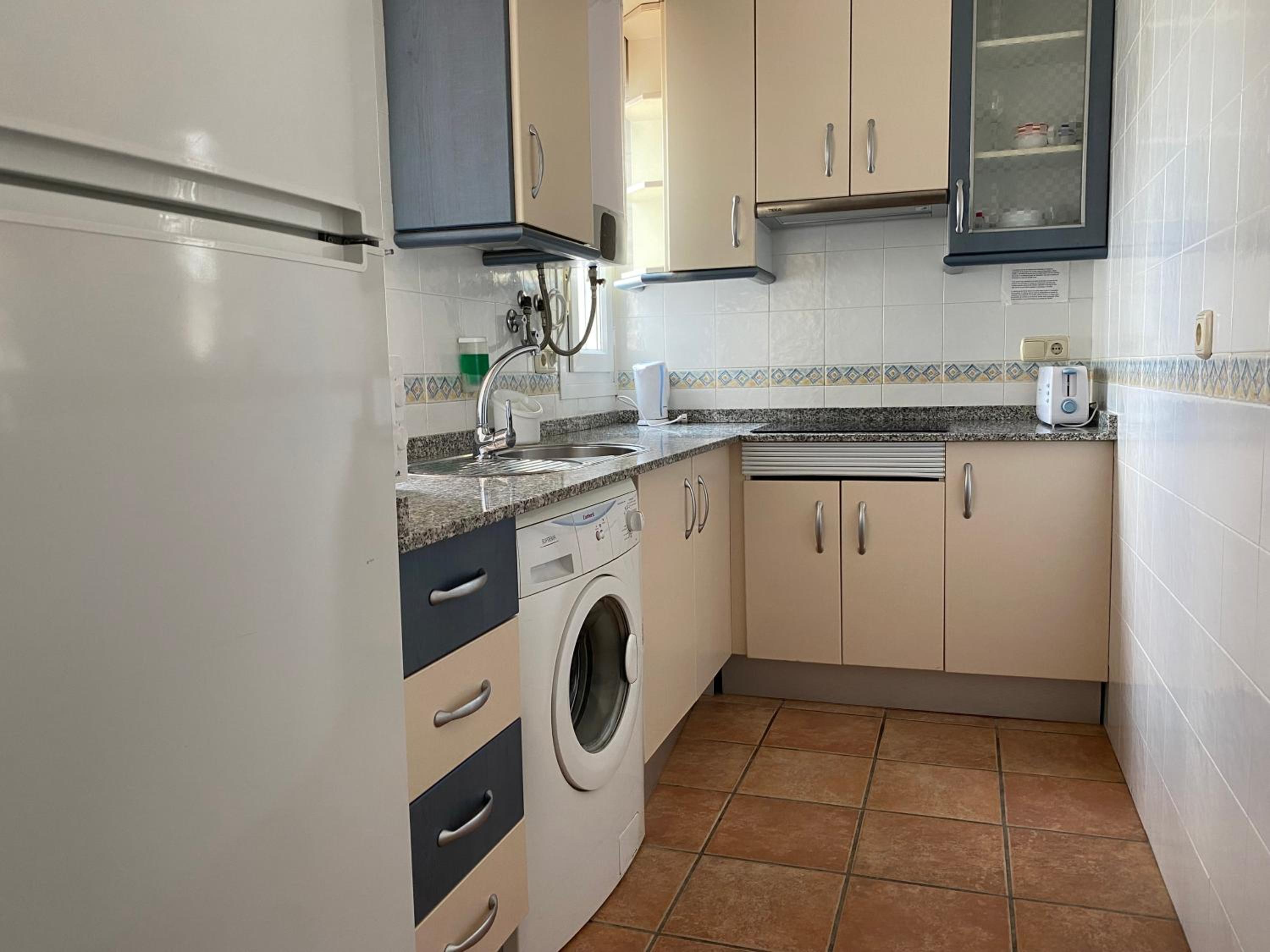 Classic Two-Bedroom Apartment with Sea View photo 3