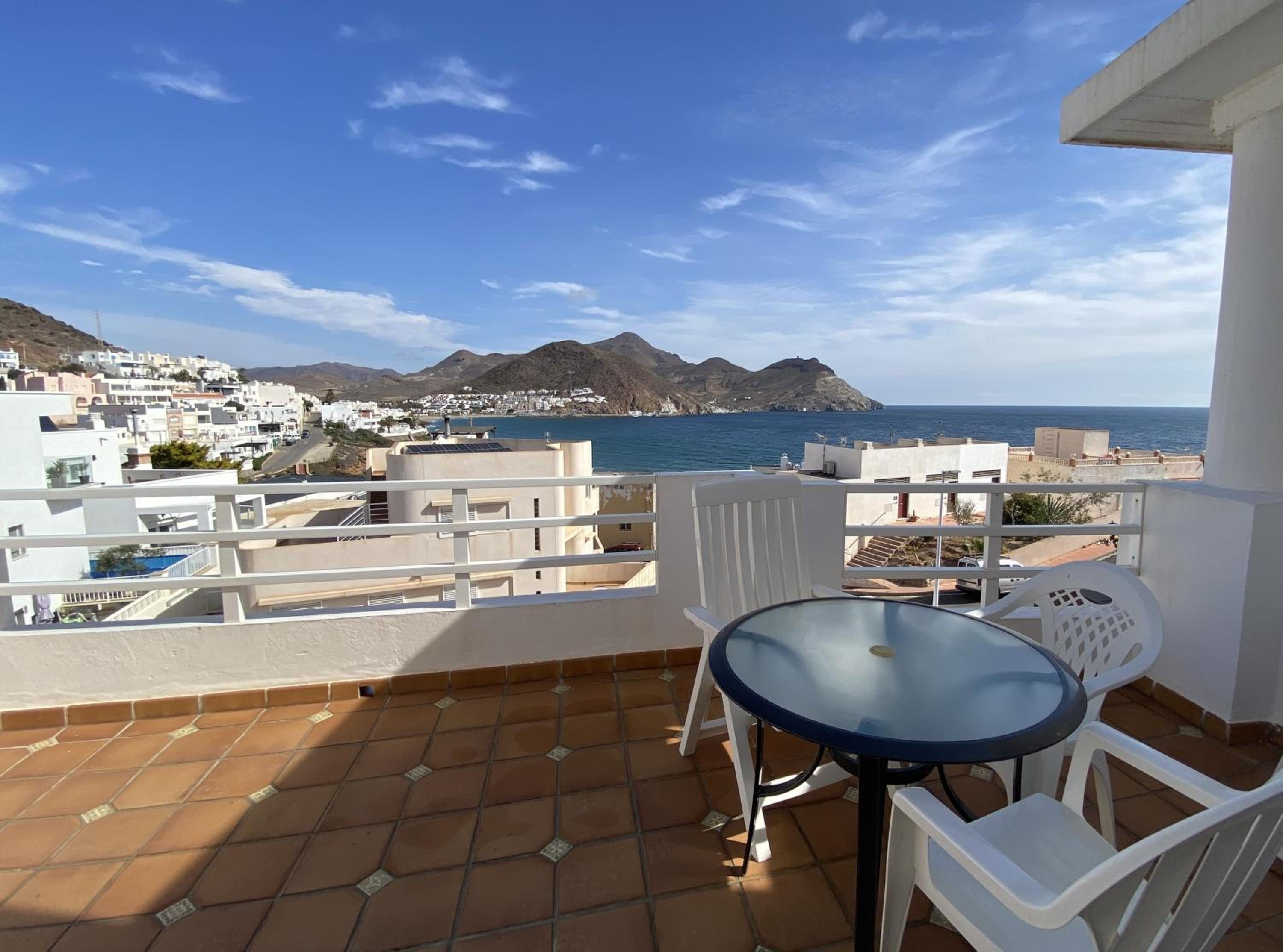 Classic Two-Bedroom Apartment with Sea View photo 2