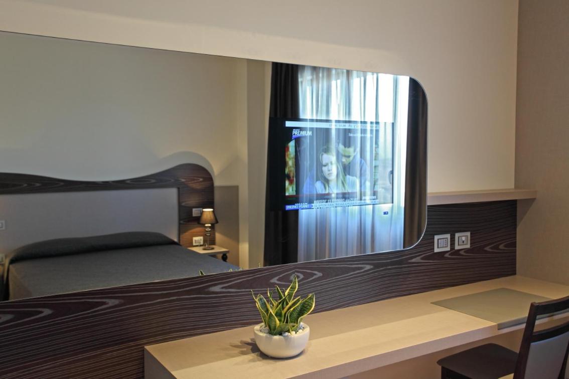 Standard Double or Twin Room - Photo 1