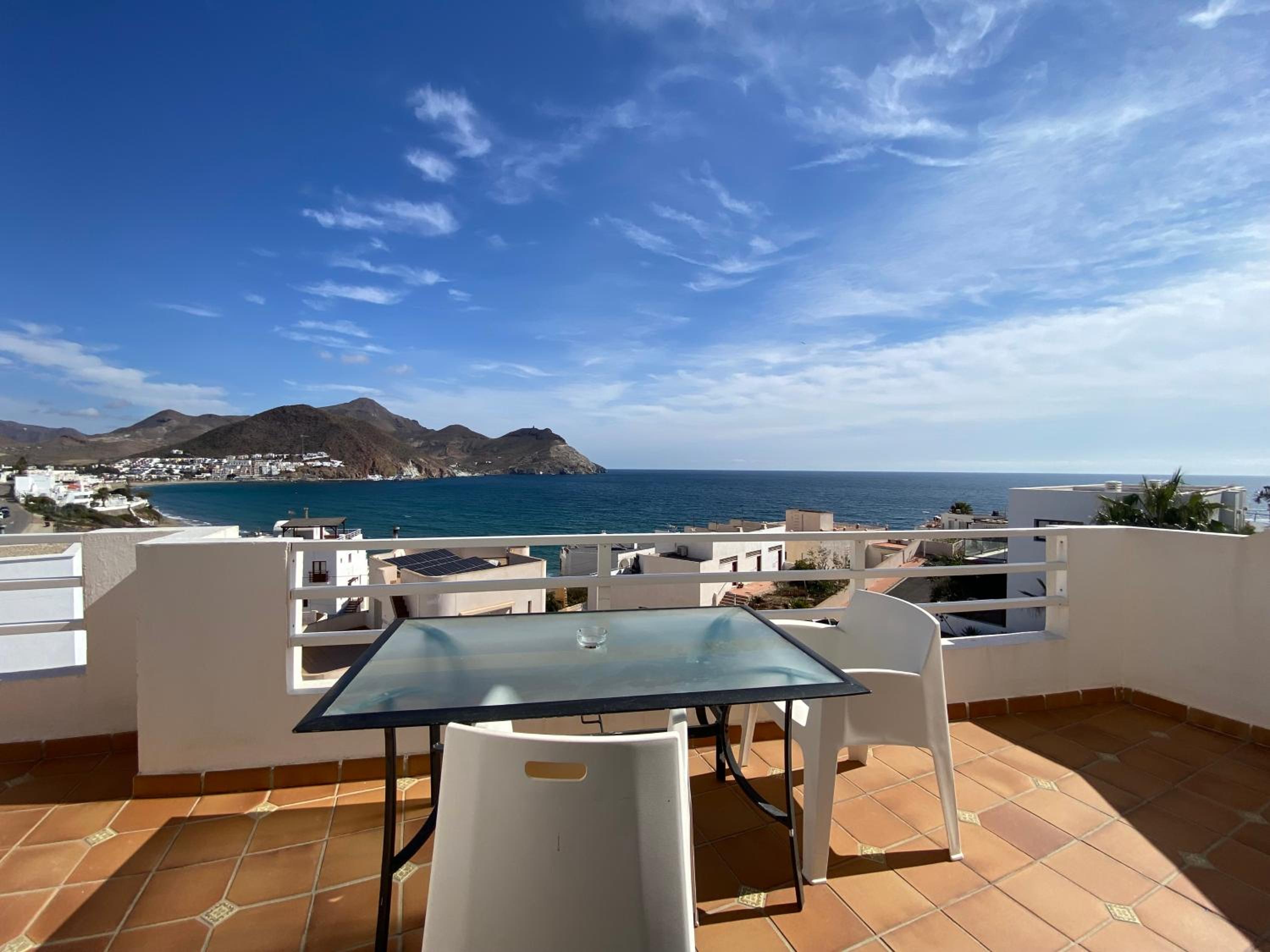 Classic Two-Bedroom Apartment with Sea View photo 3