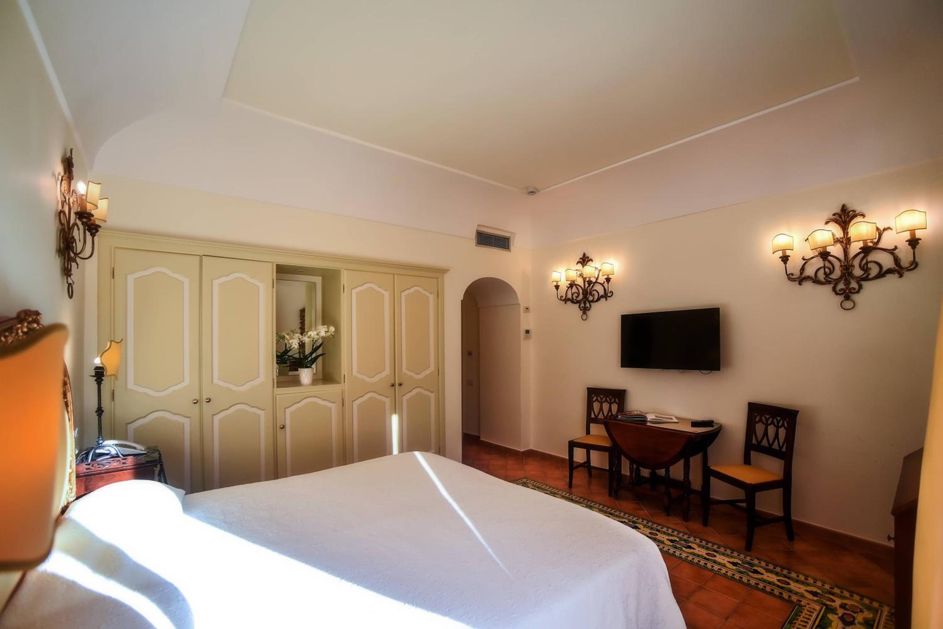 Standard Double Room - Photo 3