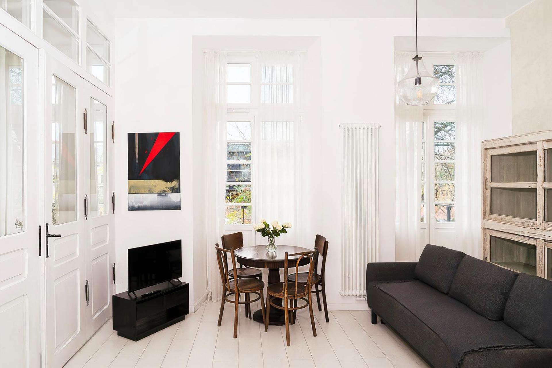 One-Bedroom Apartment with River View pl. Jana Pawła 28