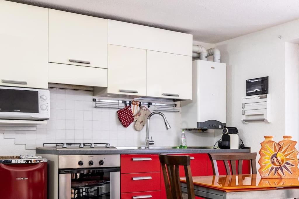 One-Bedroom Apartment photo 2