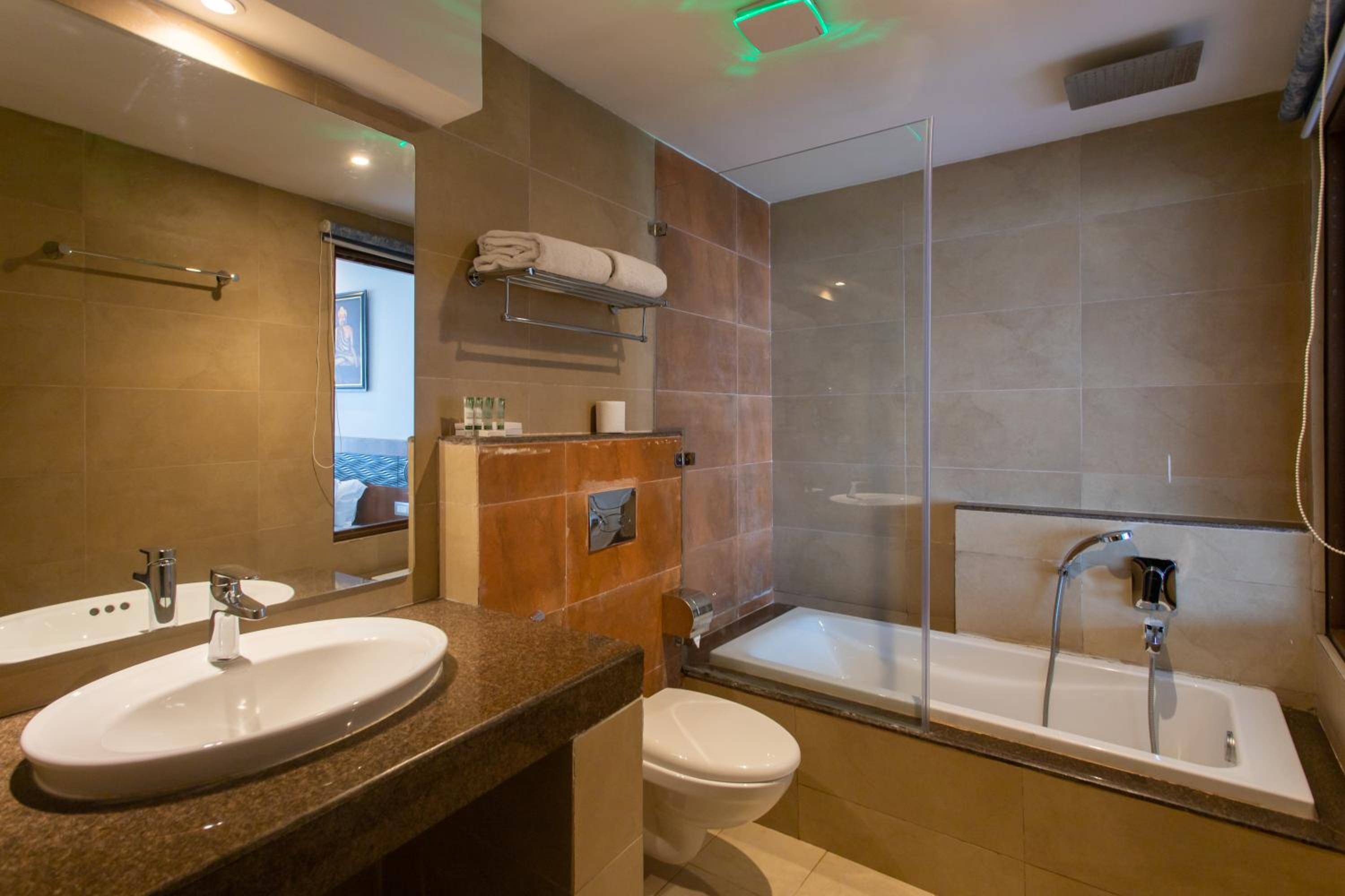 Deluxe Double Room with Balcony photo 3