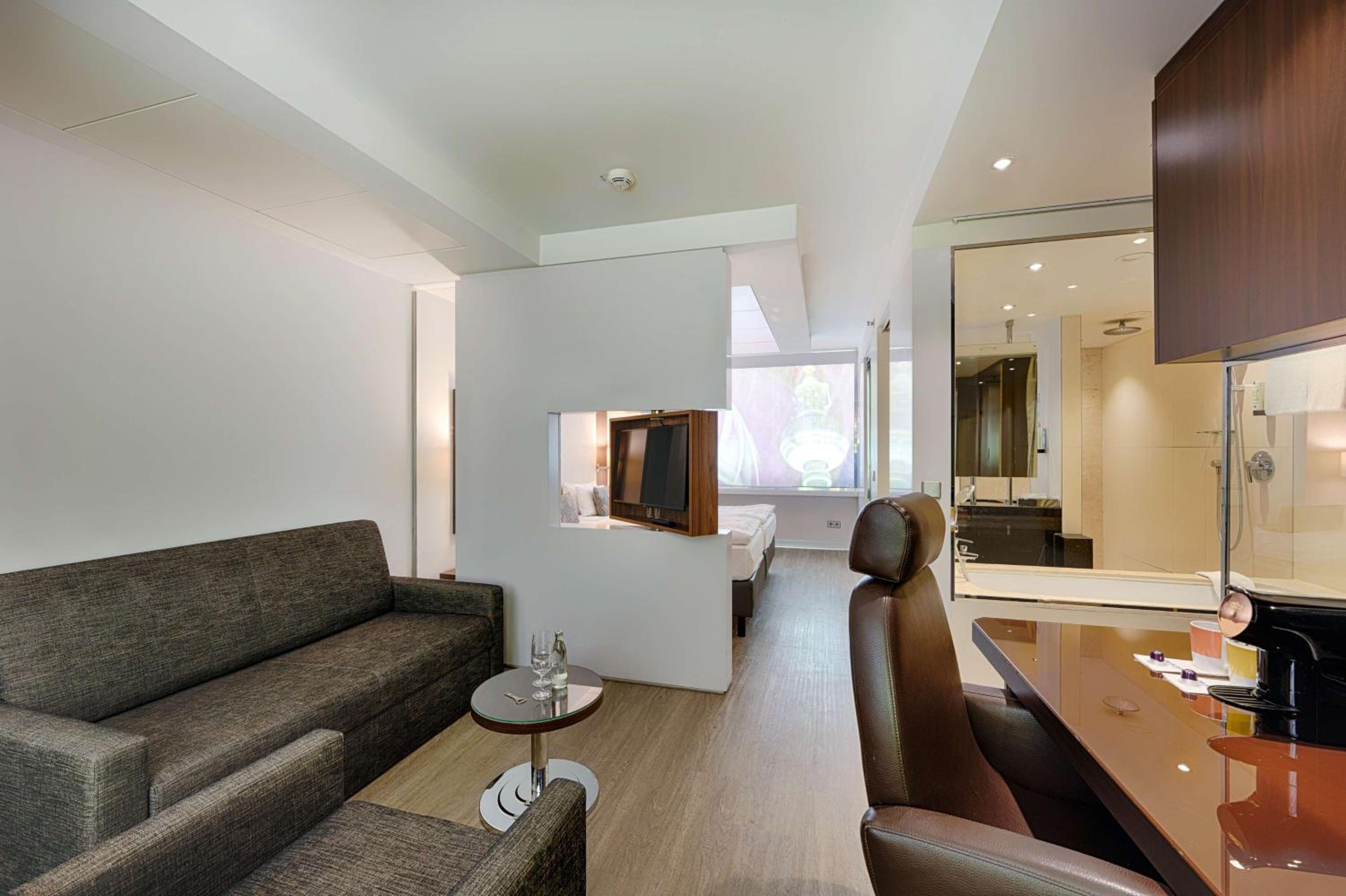 Color Suite (Windowless Suite) - Photo 2