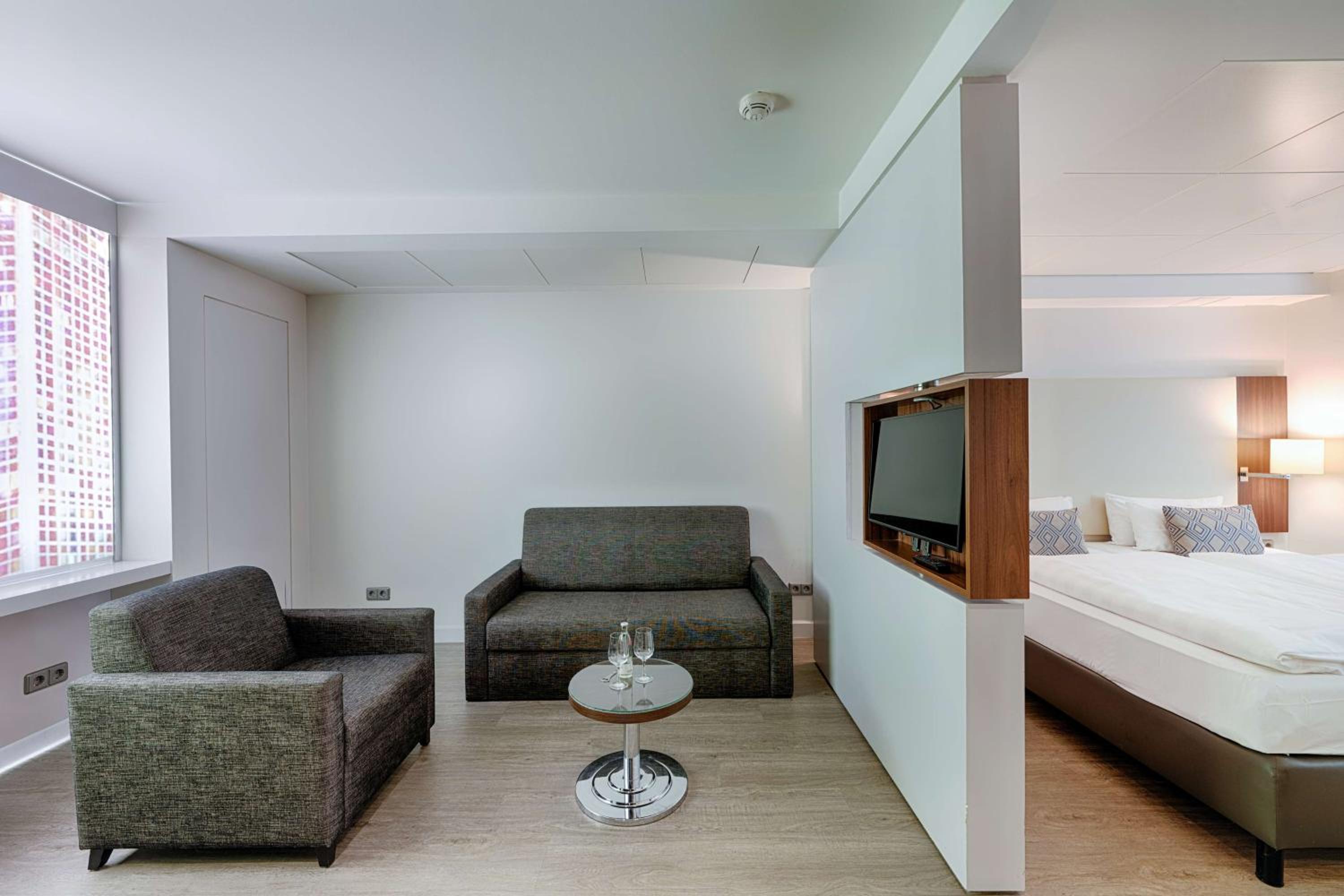 Color Suite (Windowless Suite) - Photo 3
