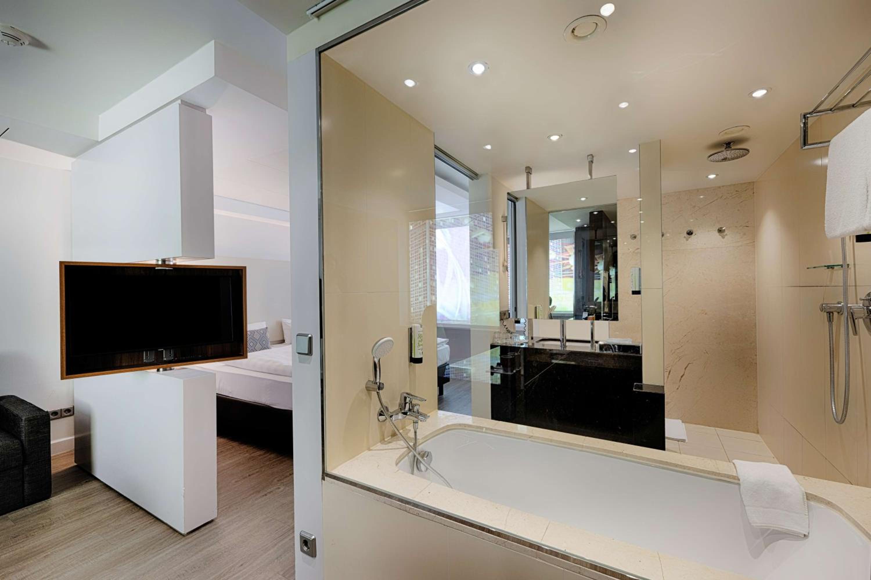 Color Suite (Windowless Suite) - Photo 4