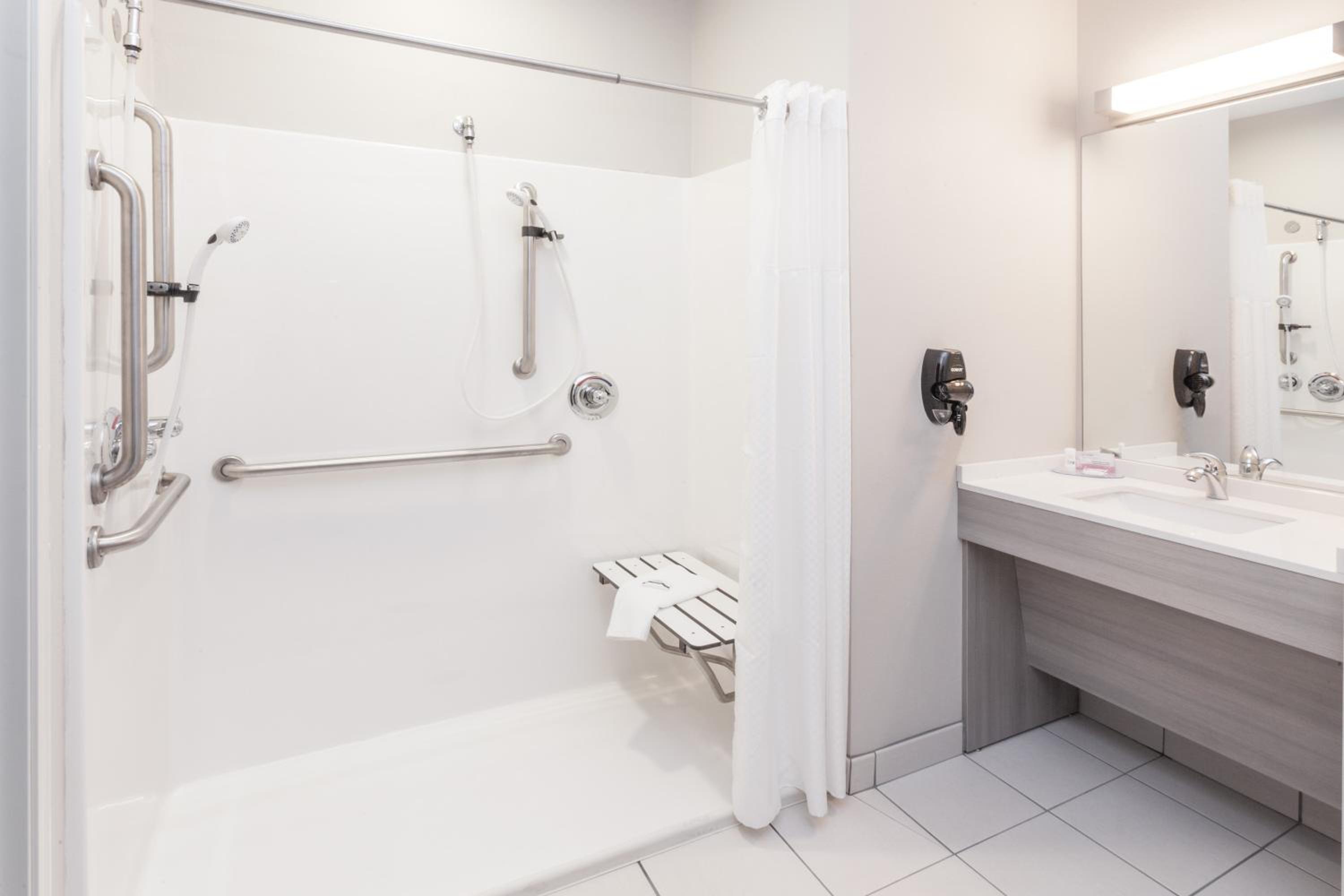 Queen Room - Disability Access/Non-Smoking photo 2