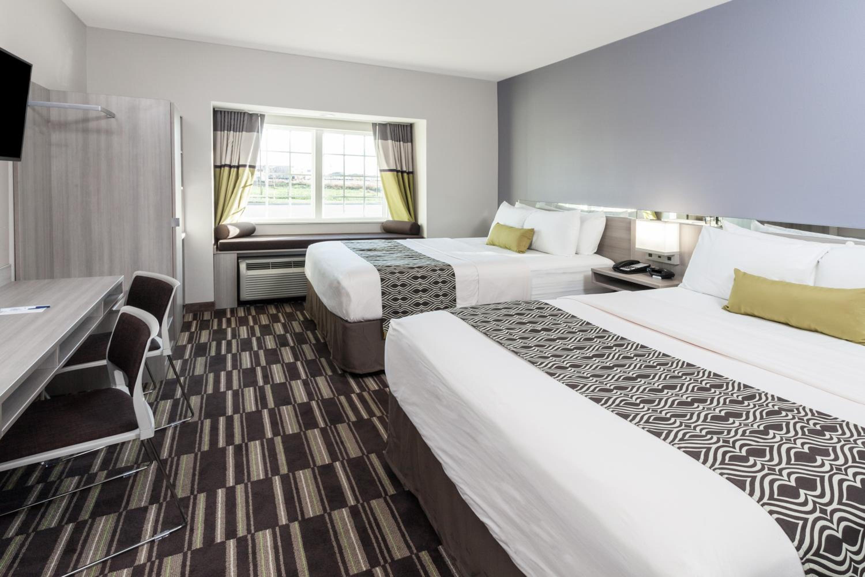 Queen Room with Two Queen Beds - Disability Access/Non-Smoking photo 3