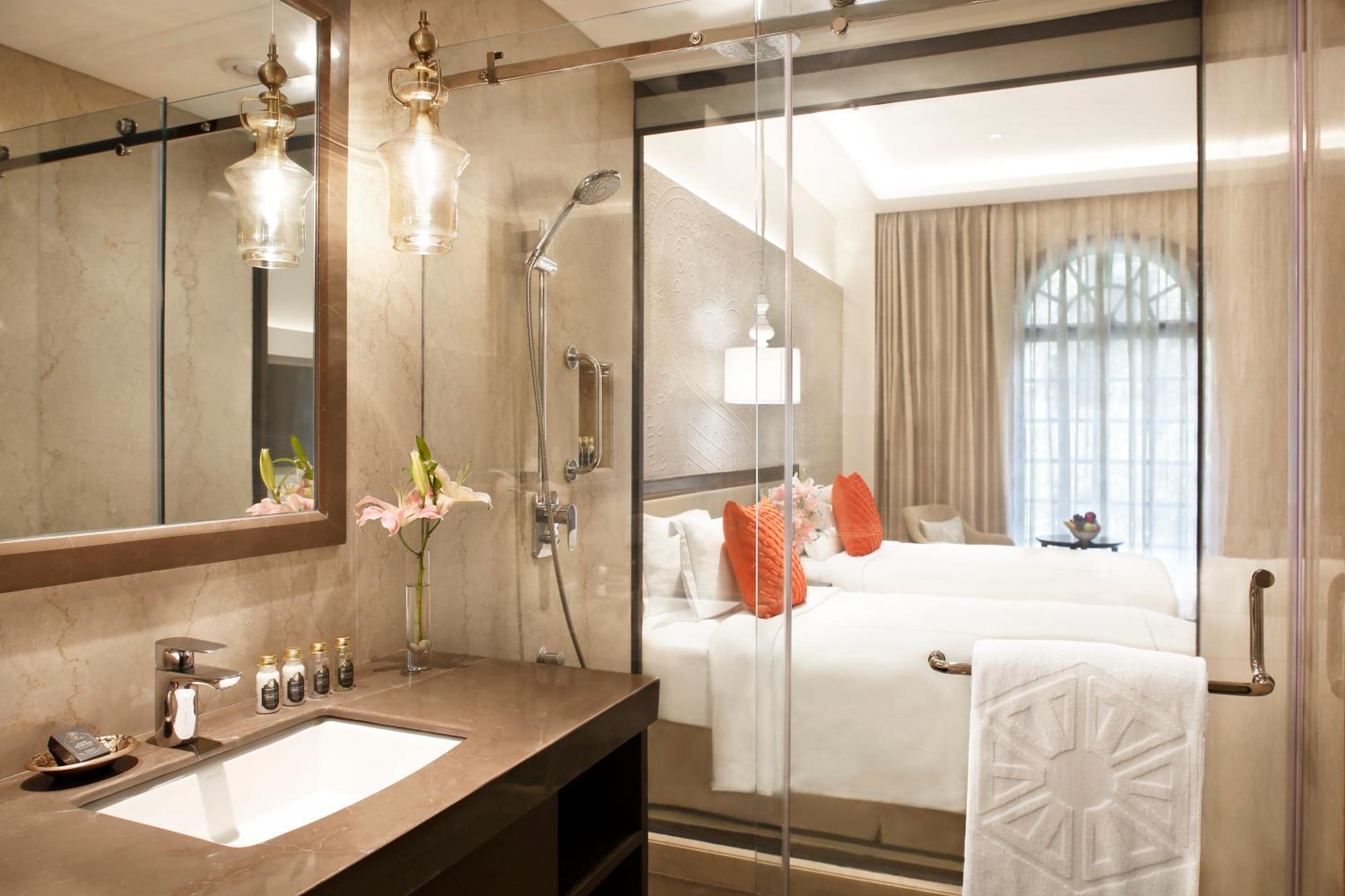 Deluxe Room Twin Bed - Photo 2