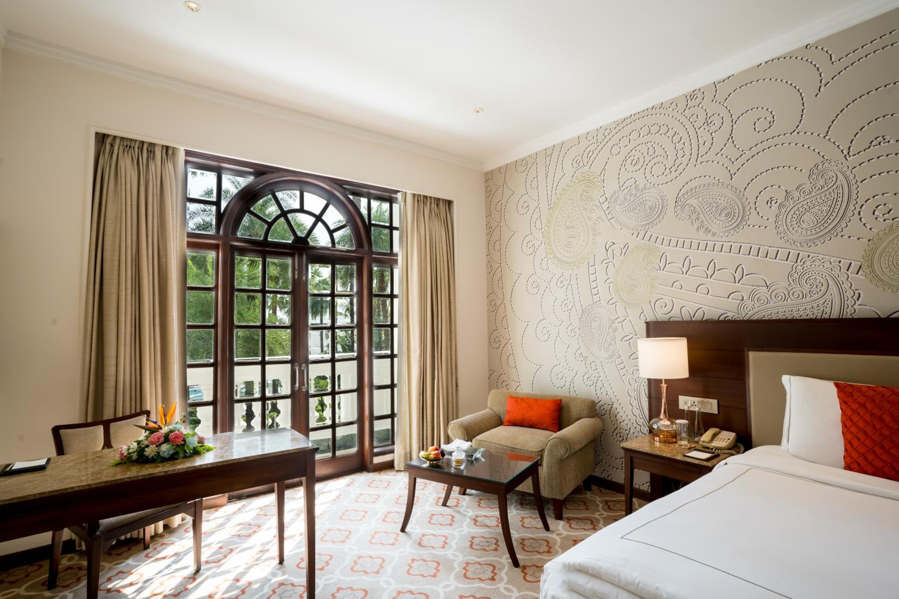 Superior Room King Bed Pool View