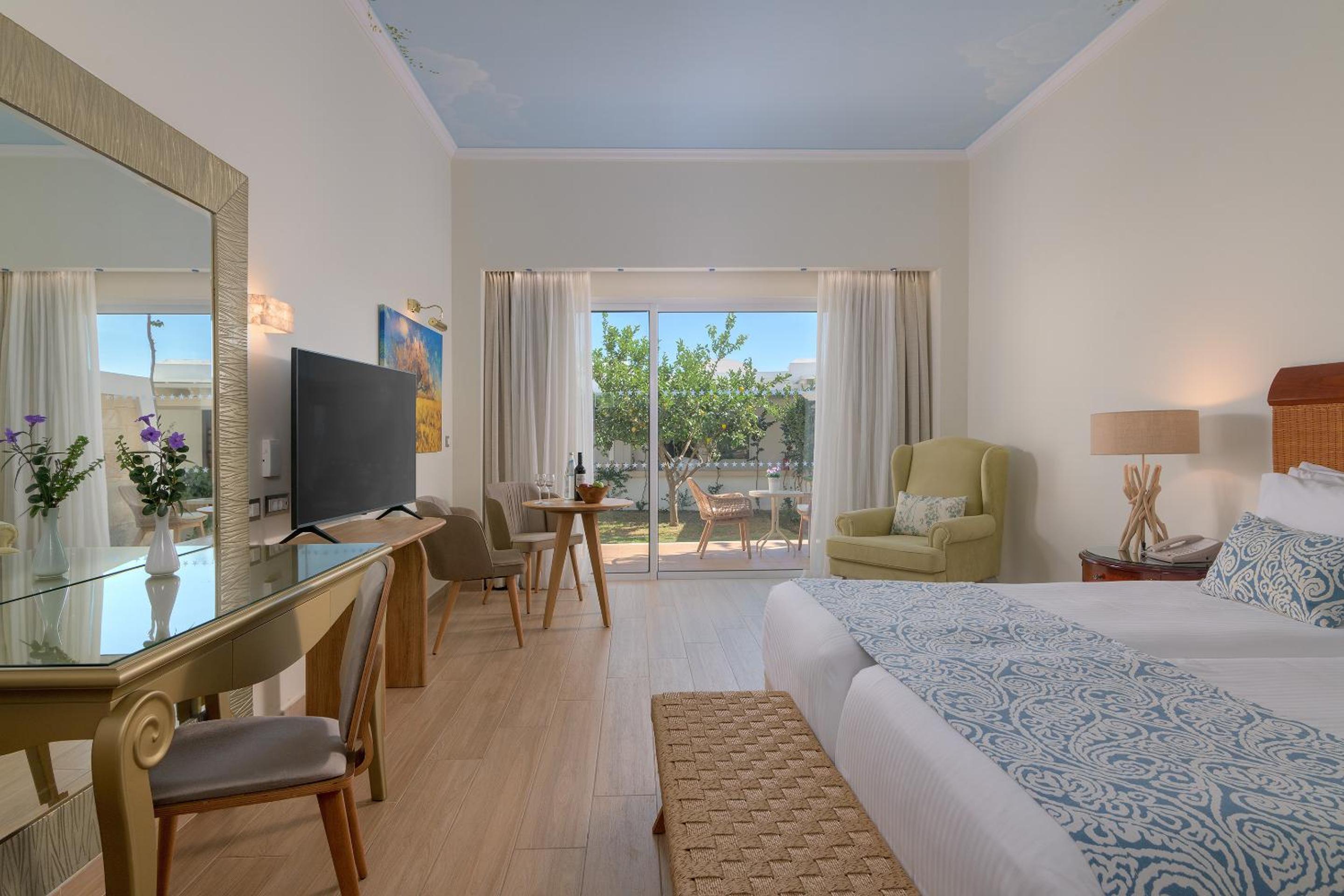 Deluxe Double Room with Garden View (2-3 People)